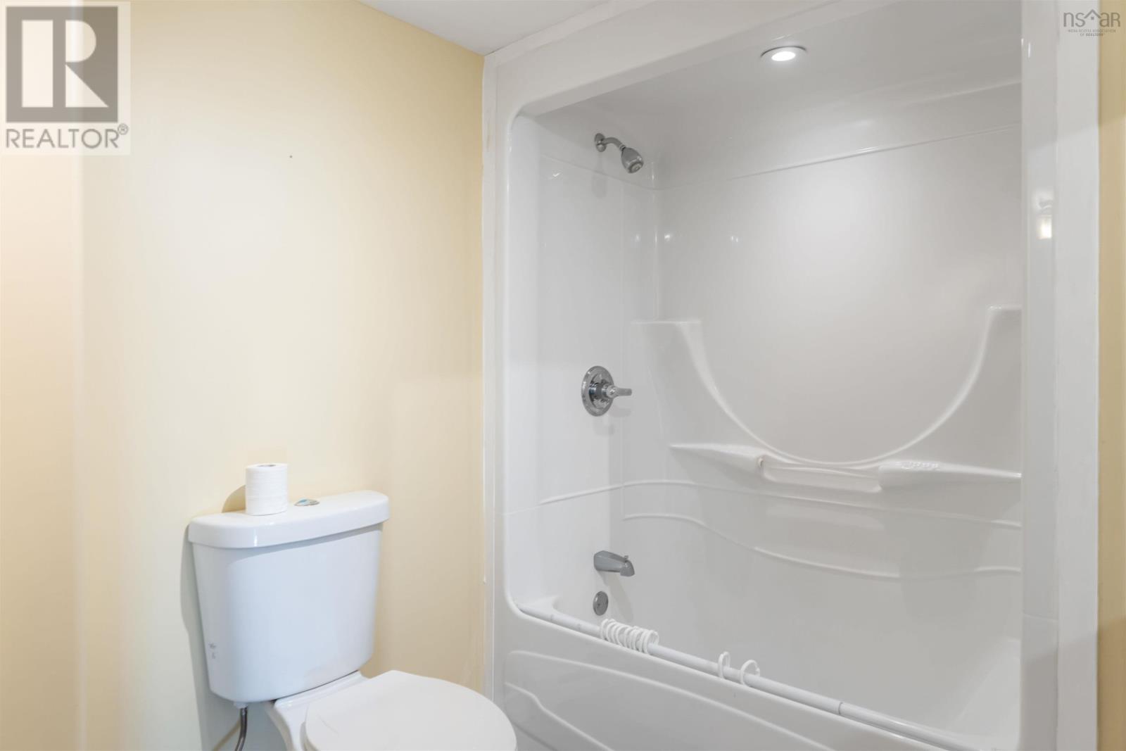 Property 19 of 49 of 11770 Highway 1