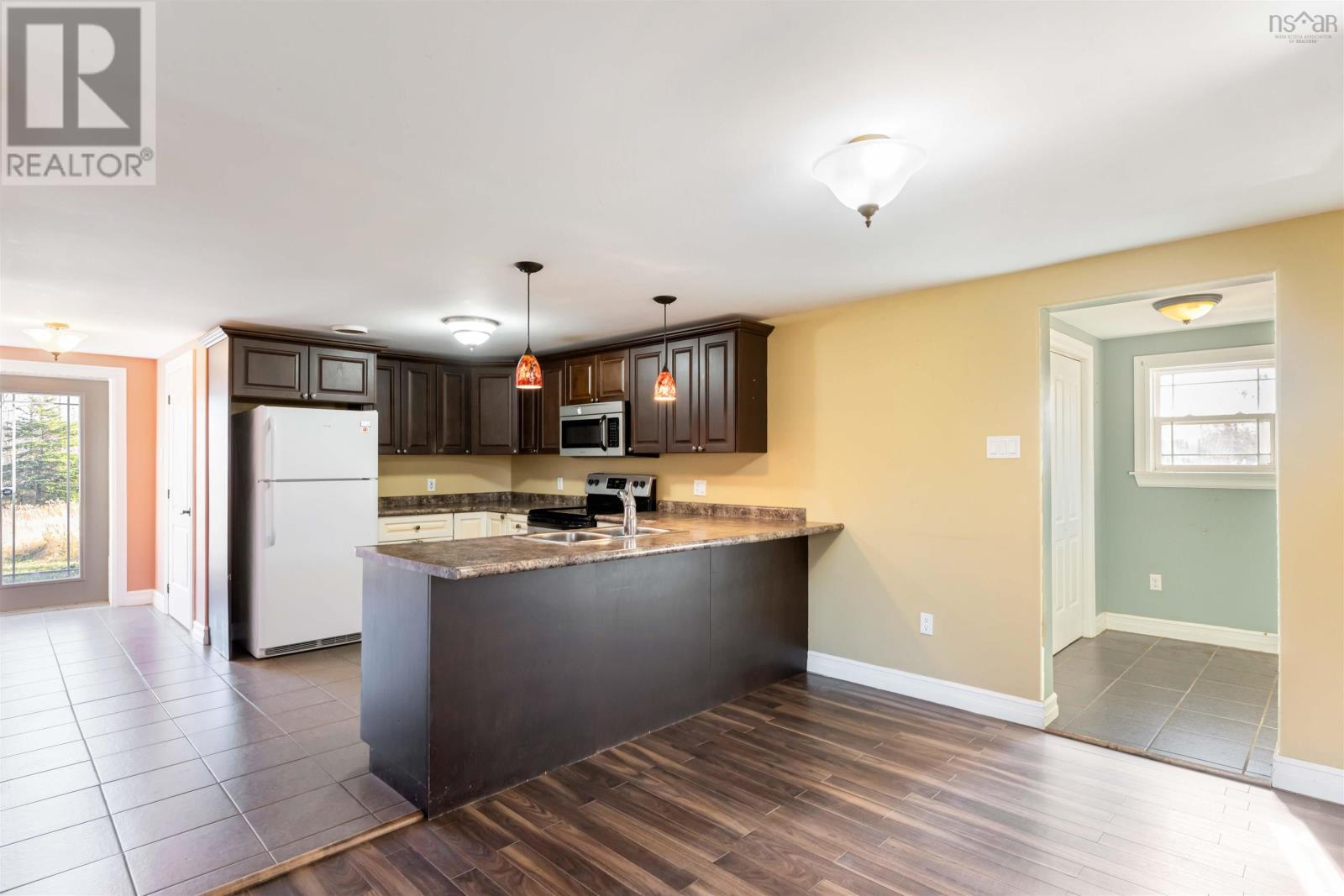 Property 13 of 49 of 11770 Highway 1