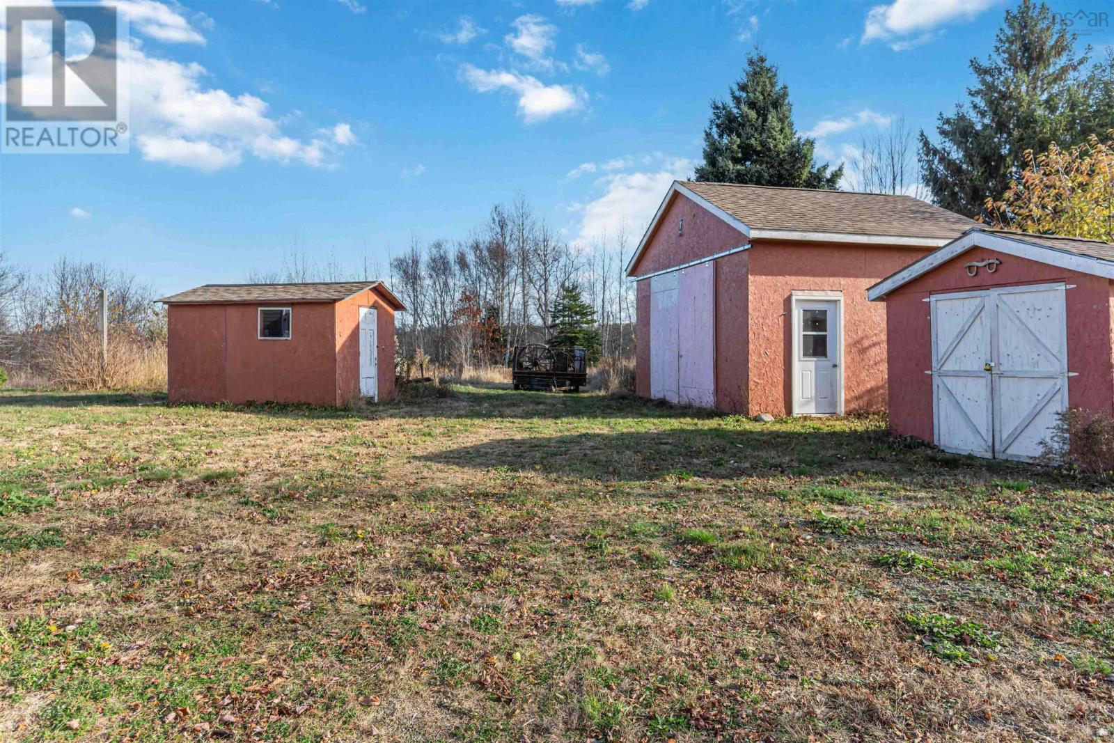 Property 36 of 49 of 11770 Highway 1