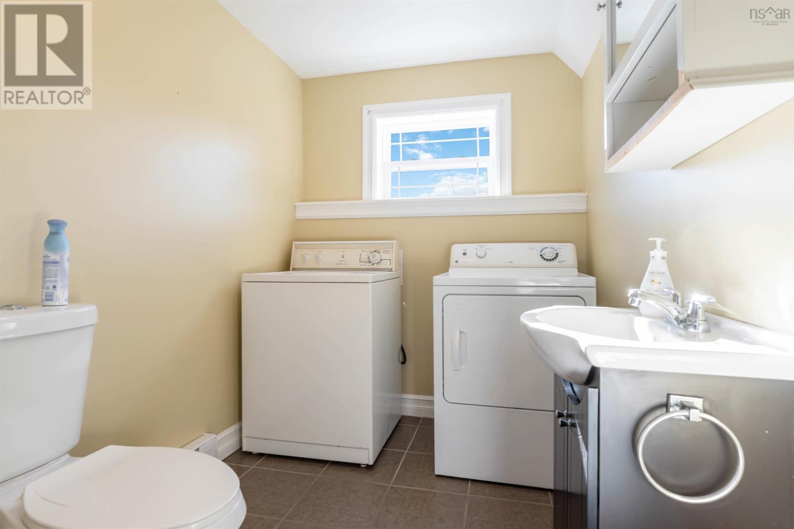 Property 31 of 49 of 11770 Highway 1