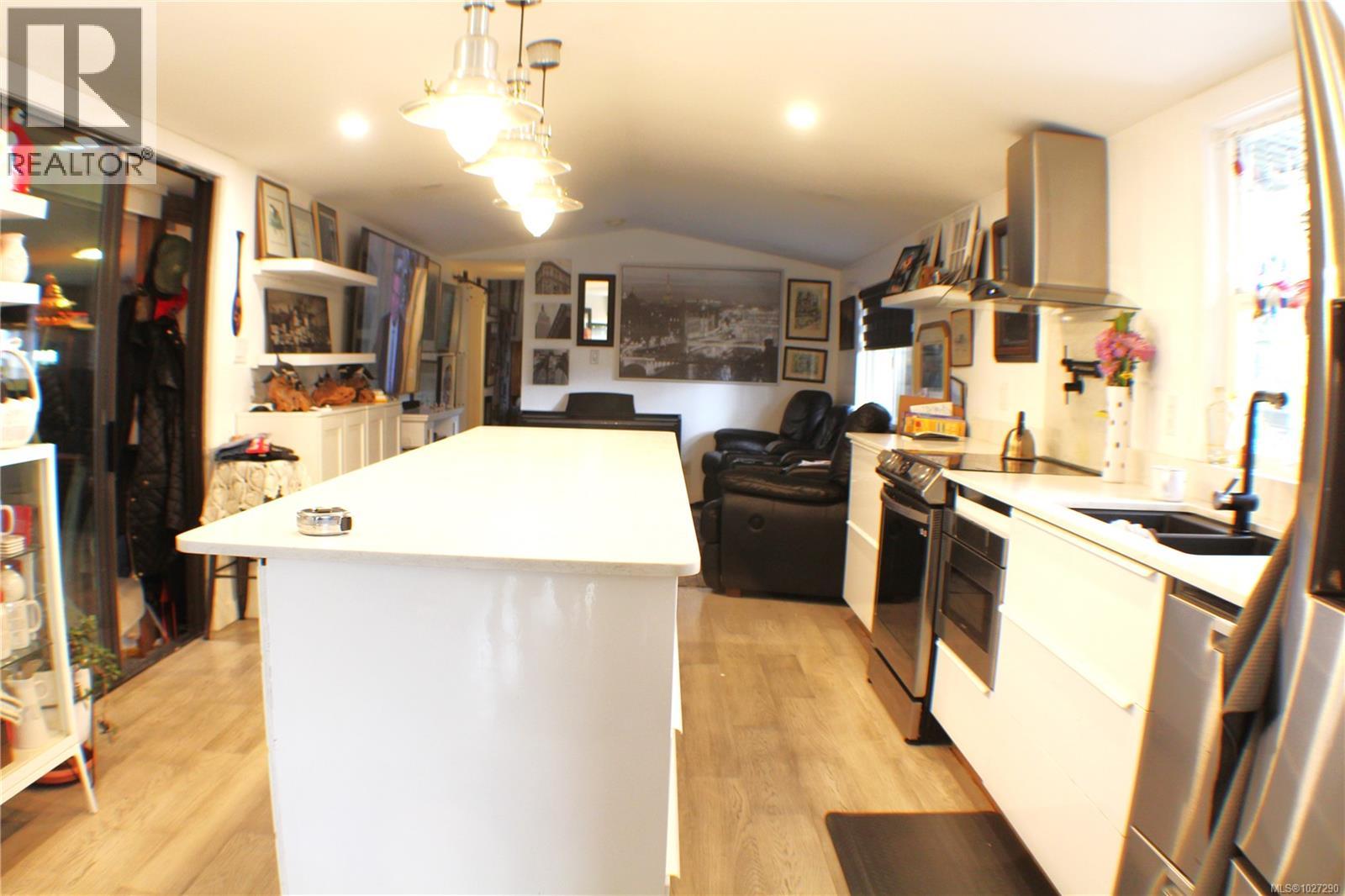  1120 Donna Avenue, Langford