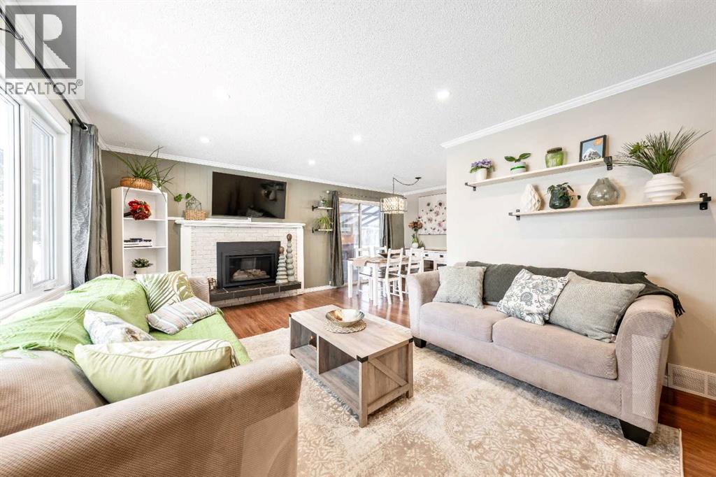 804 68 Avenue NW - Photo 3 of 50, Calgary, Alberta