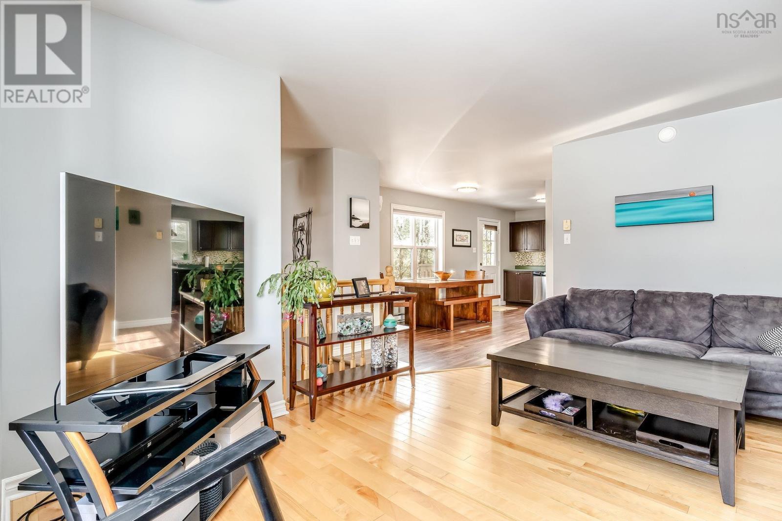 Property 21 of 50 of 136 Hemlock Drive