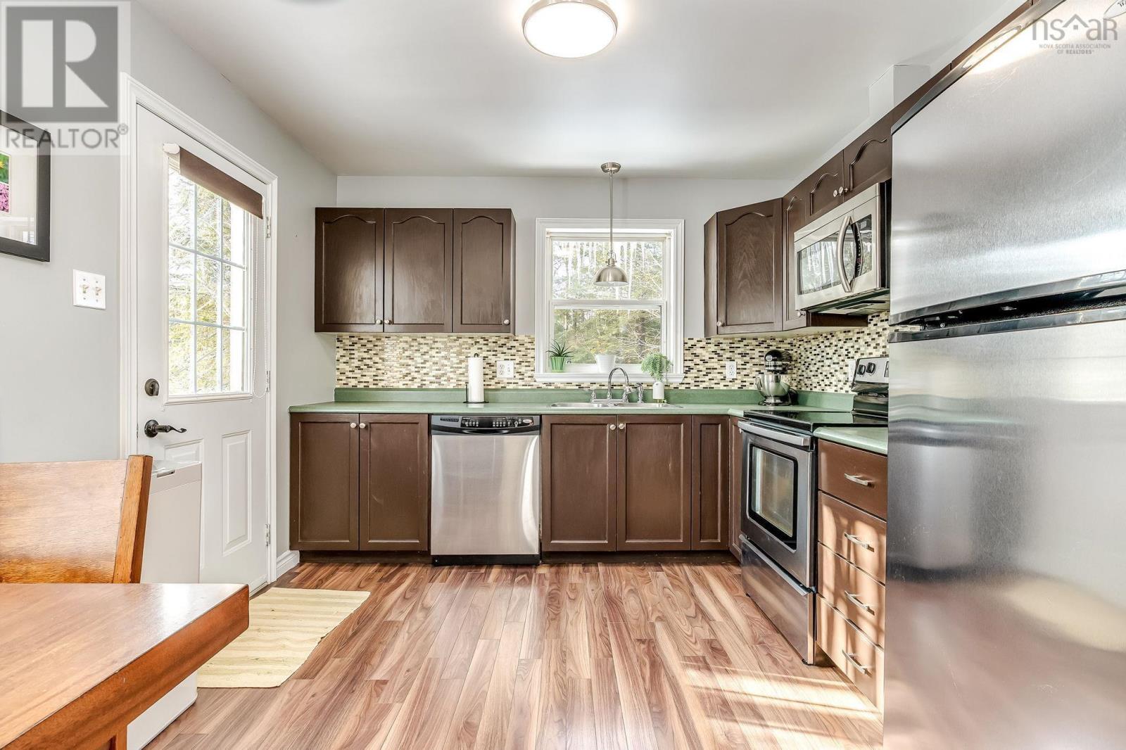 Property 23 of 50 of 136 Hemlock Drive