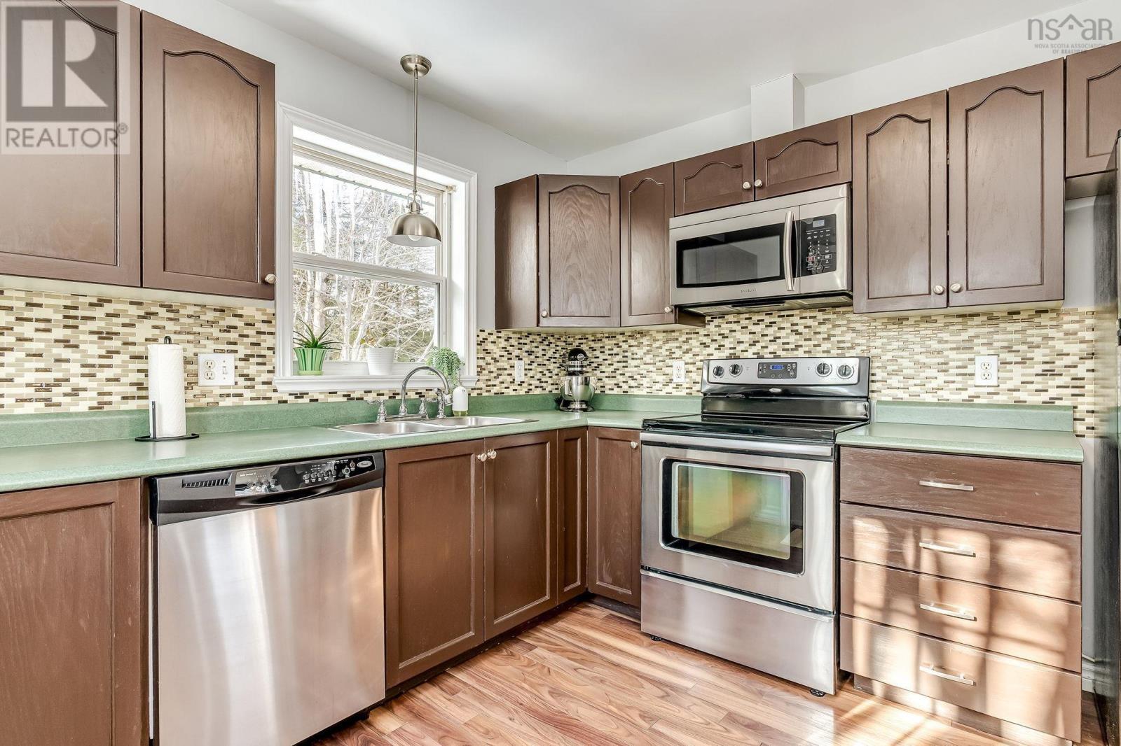 Property 27 of 50 of 136 Hemlock Drive