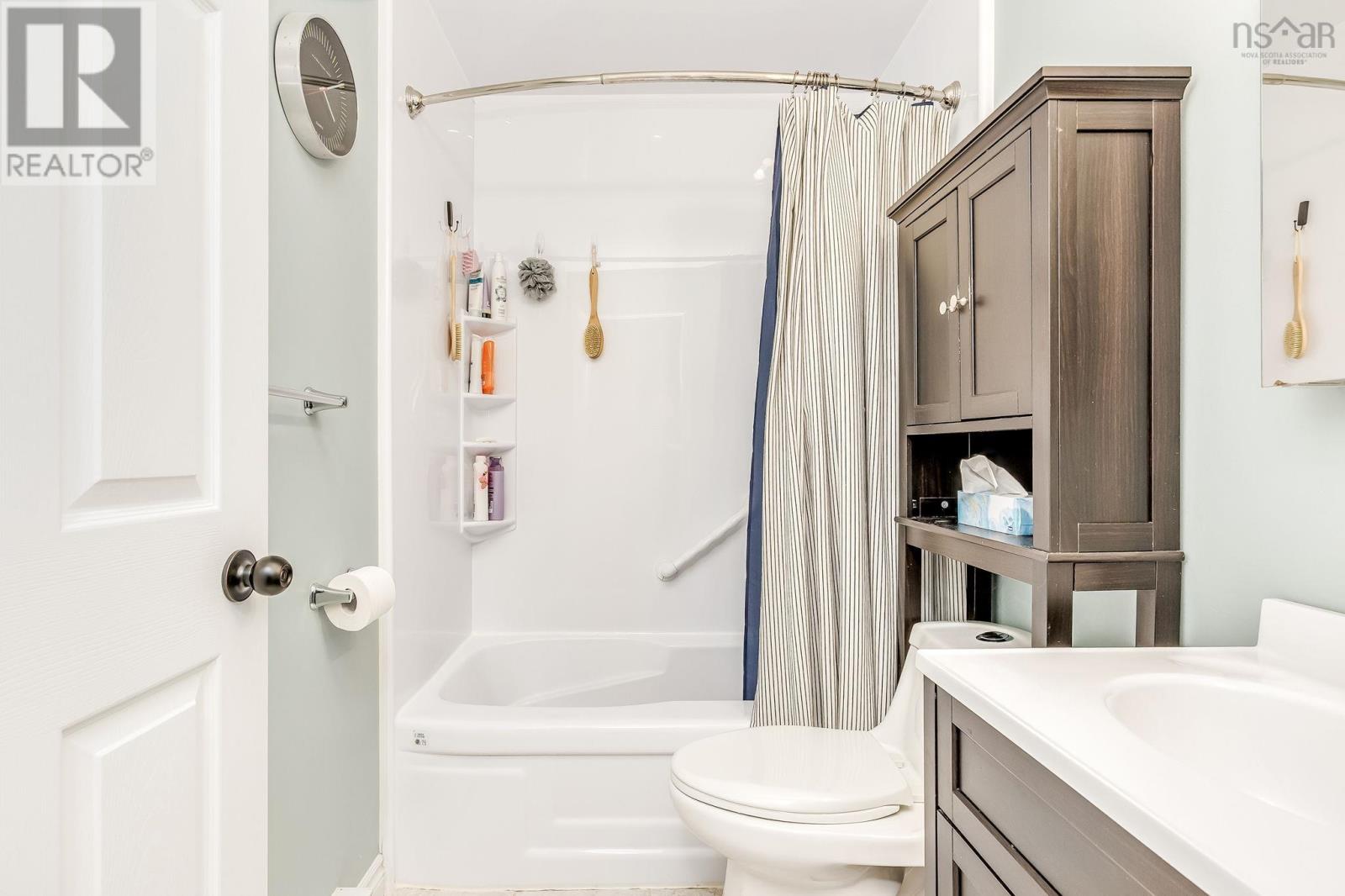 Property 44 of 50 of 136 Hemlock Drive