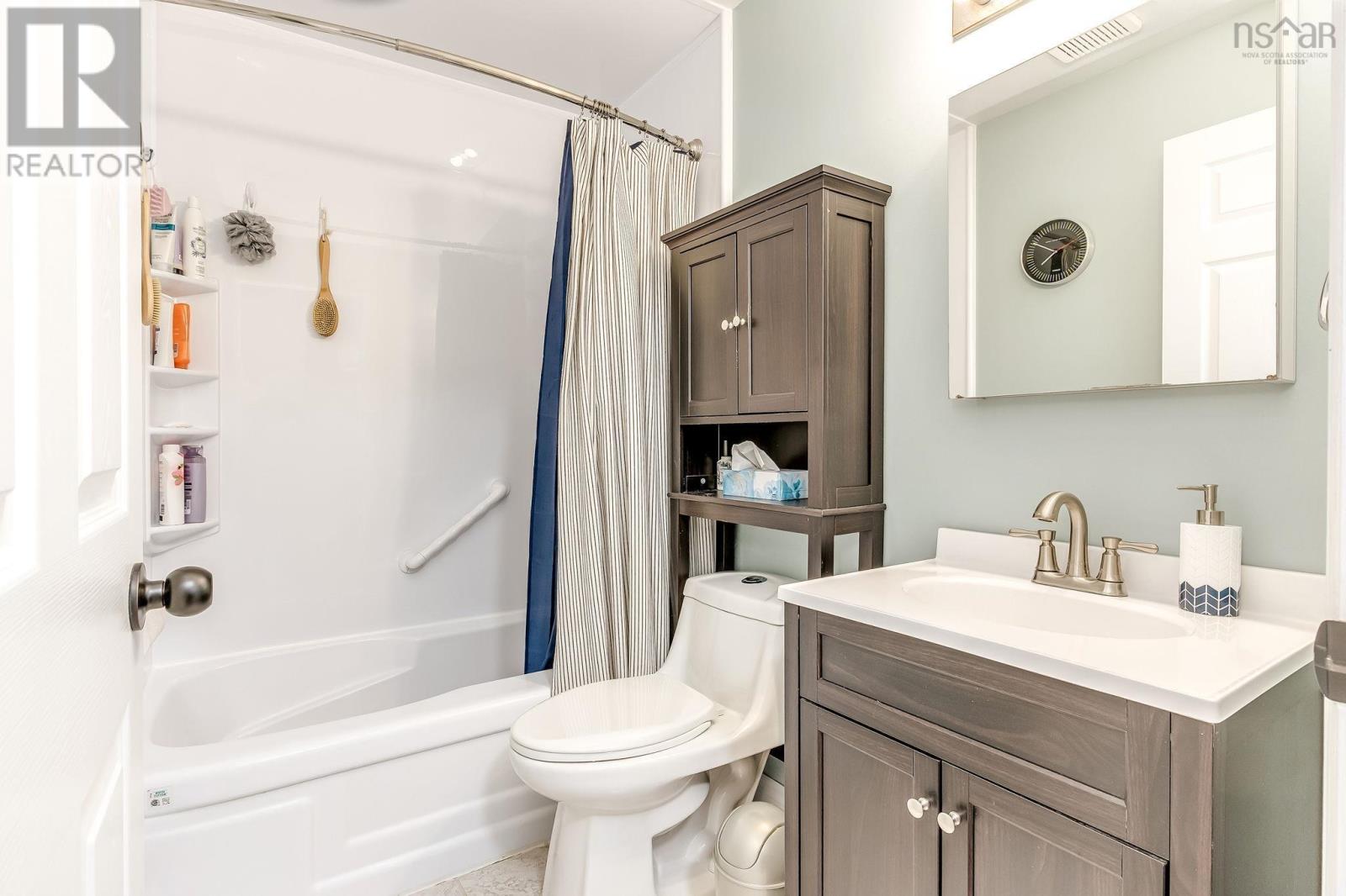 Property 45 of 50 of 136 Hemlock Drive