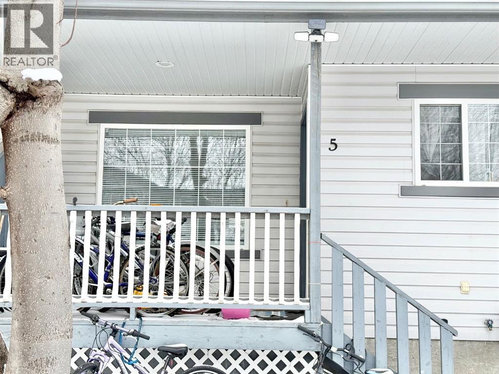 5 Garrow Crescent E - Photo 3 of 30, Brooks, Alberta