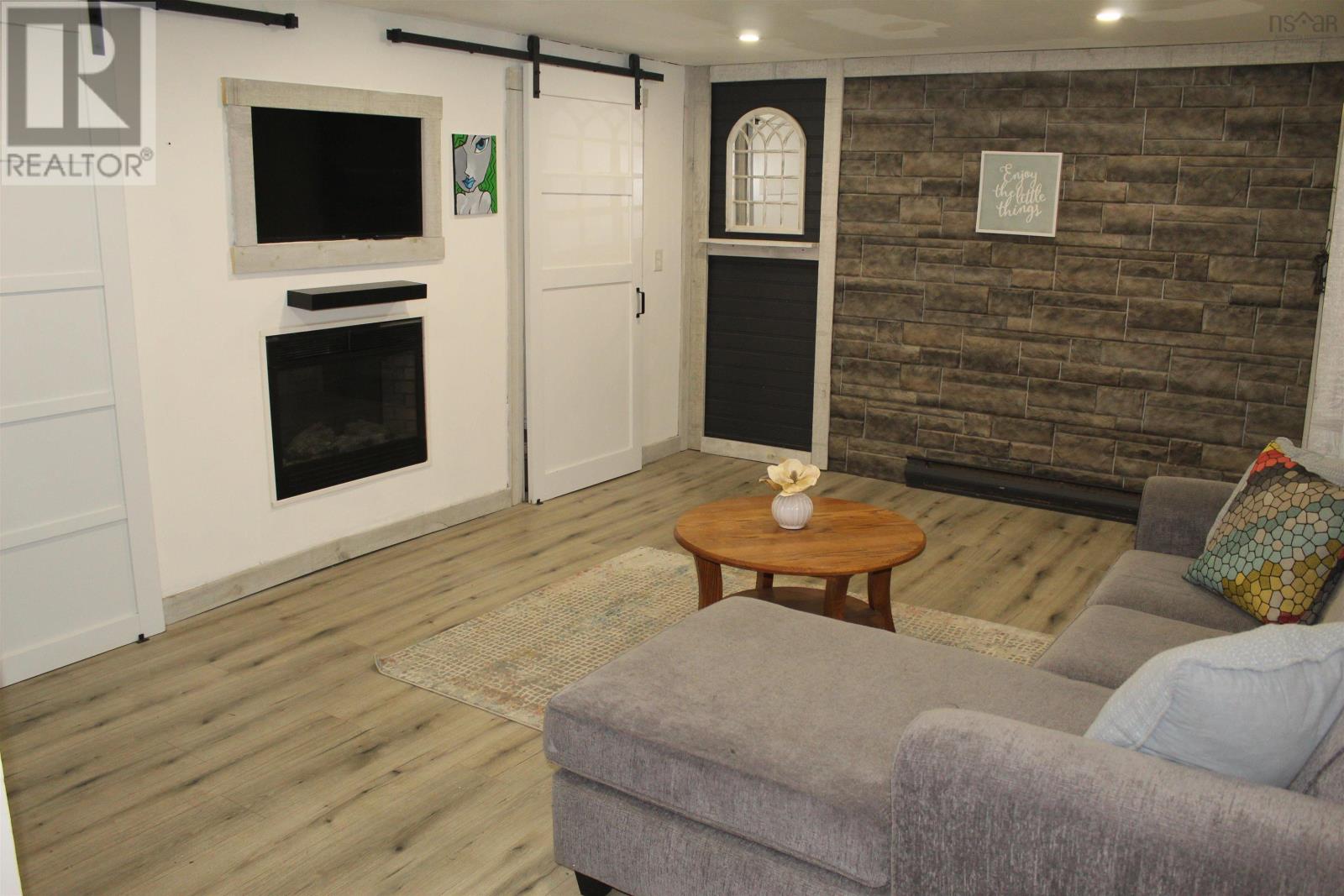 Property 27 of 33 of 21 McDougall Avenue