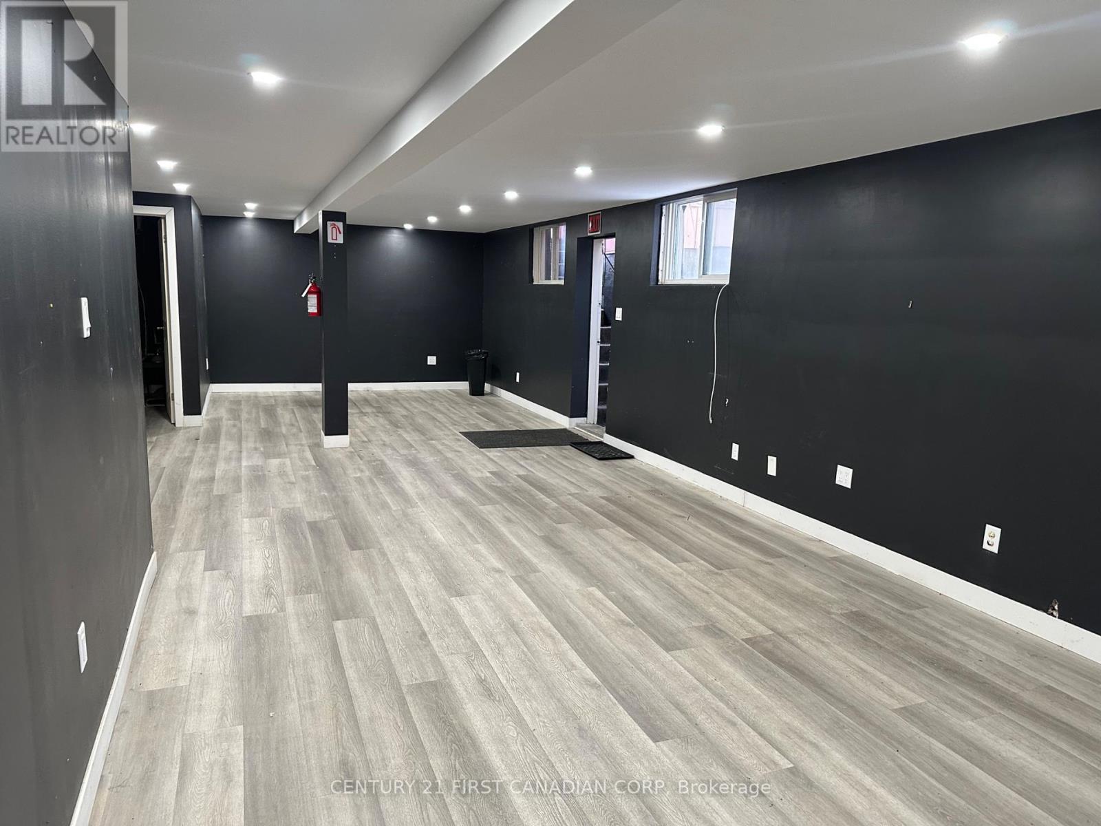 4 - 2479 MAIN STREET S