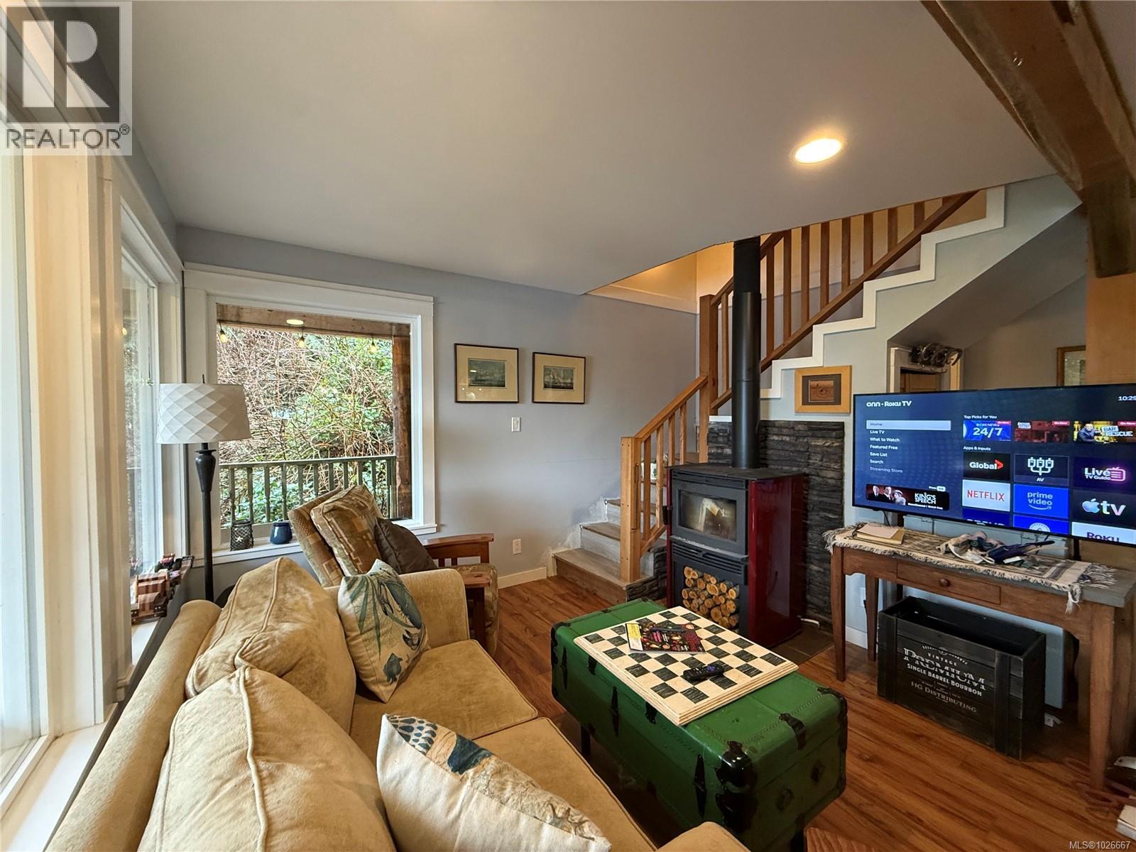 435 Quatsino Rd - 10