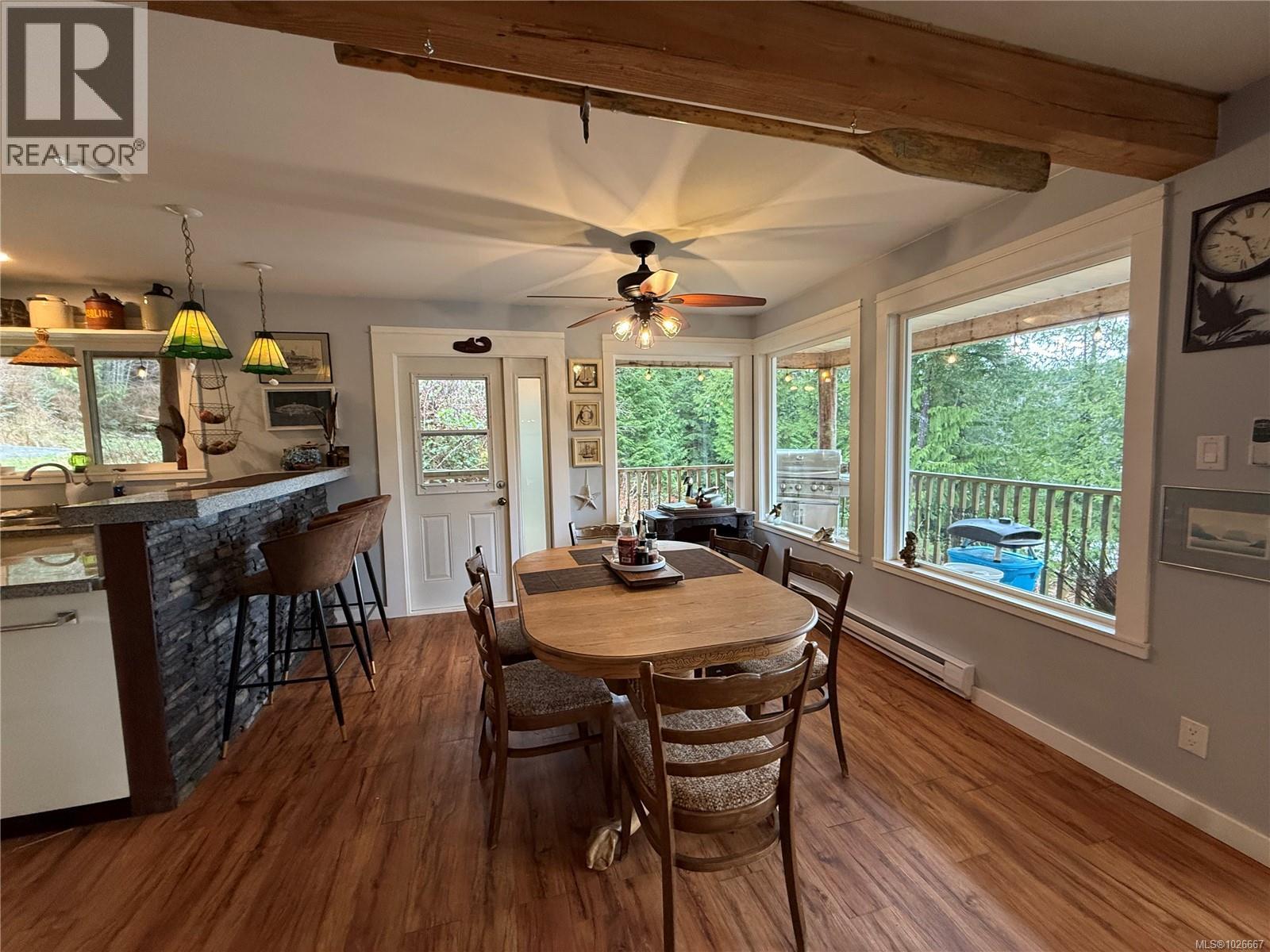 435 Quatsino Rd - 12