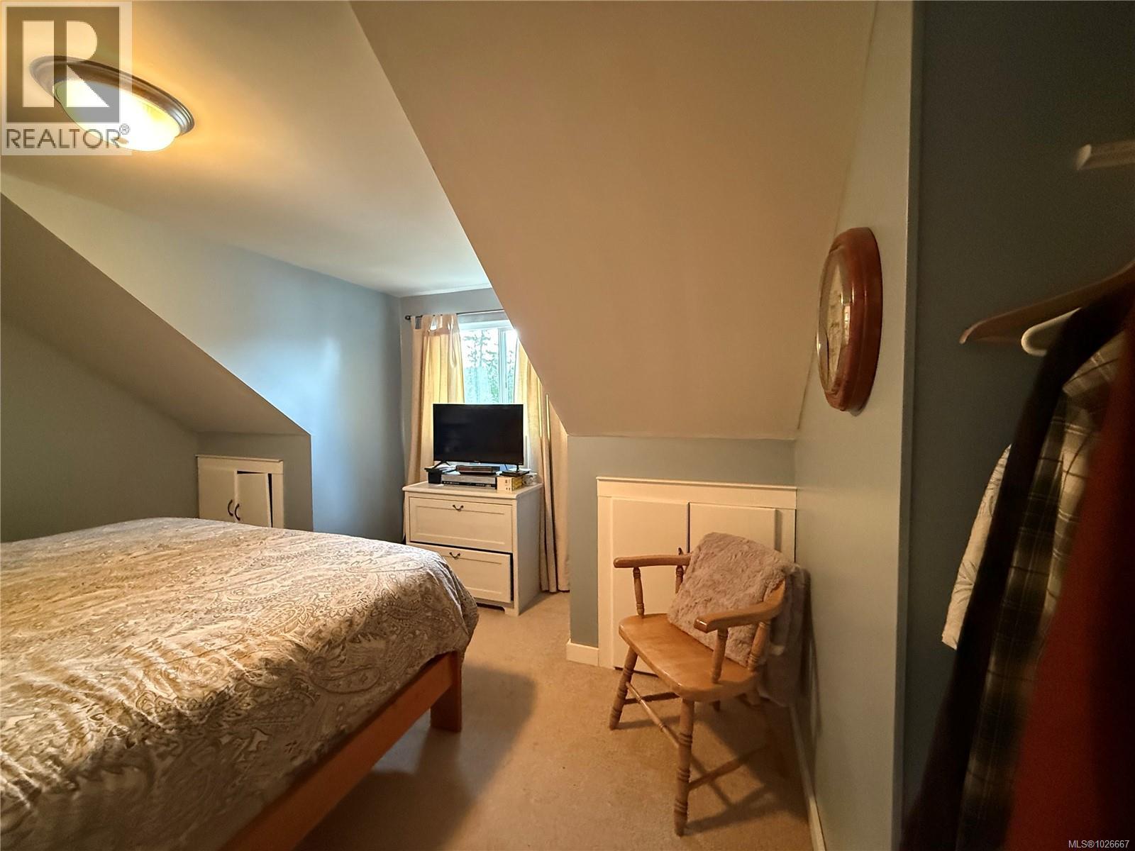 435 Quatsino Rd - 21