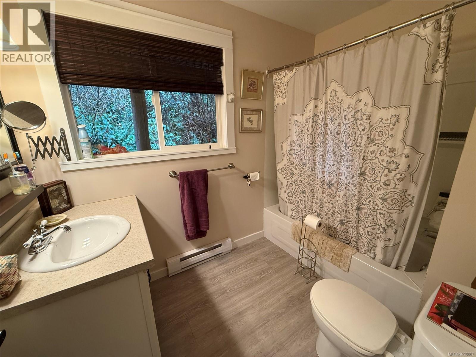 435 QUATSINO RD - 17