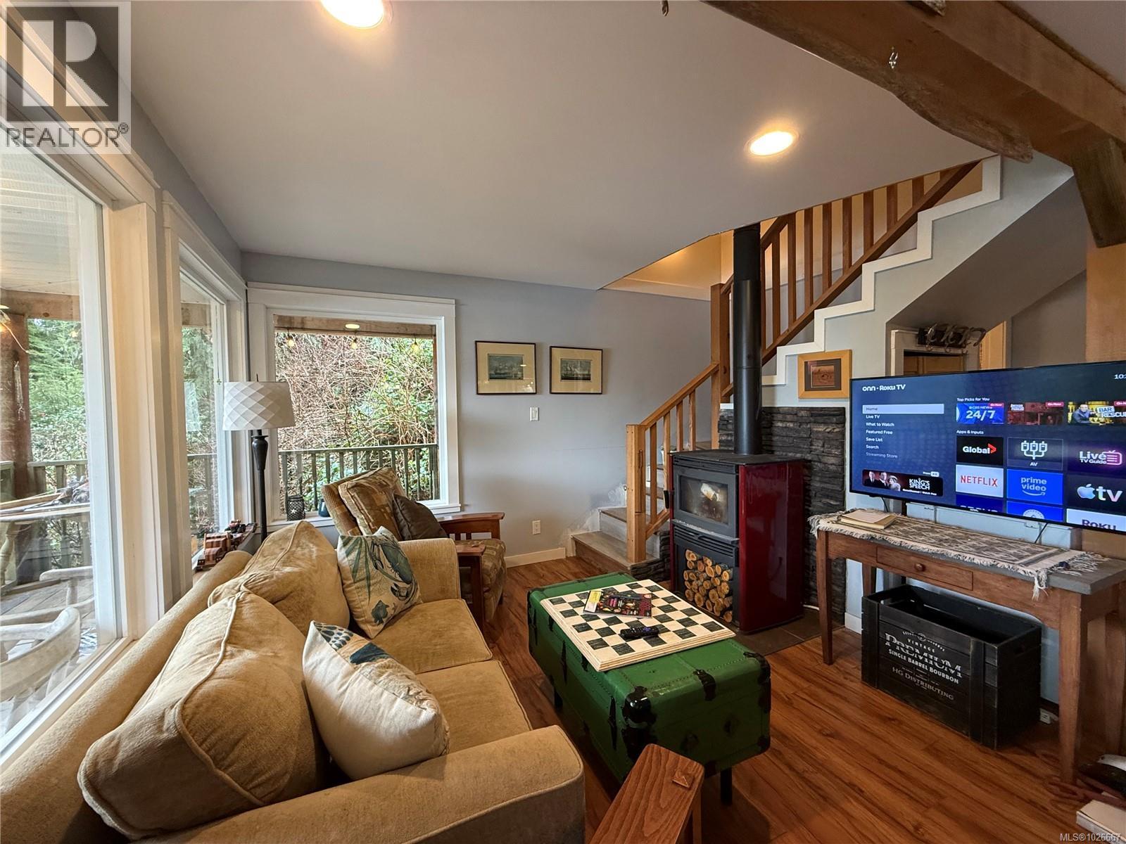 435 Quatsino Rd - 14