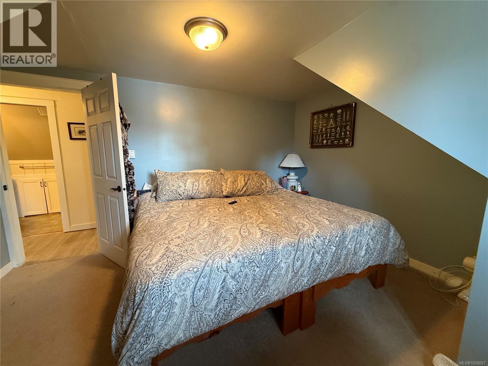 435 Quatsino Rd - 22