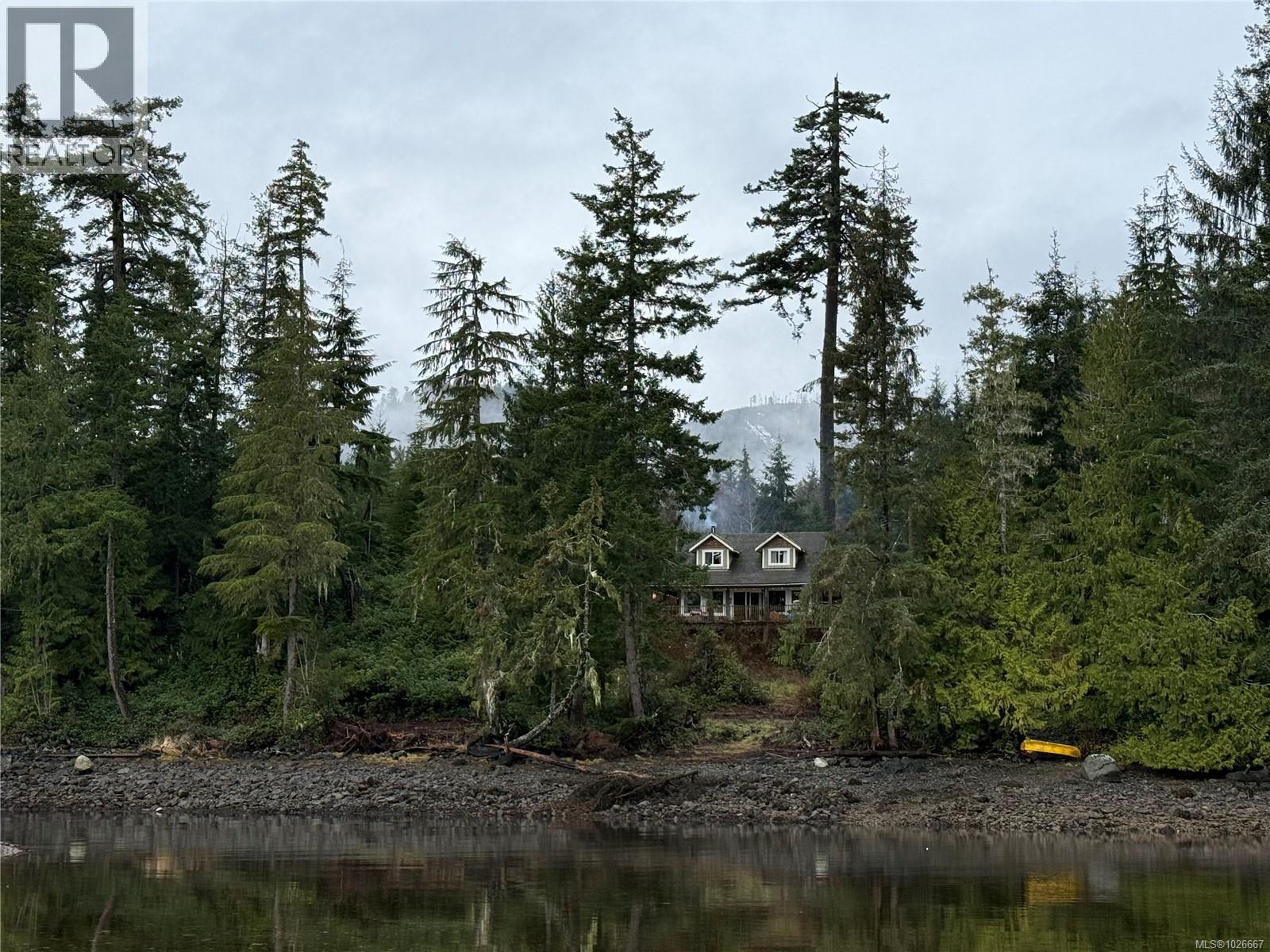 435 Quatsino Rd - 3