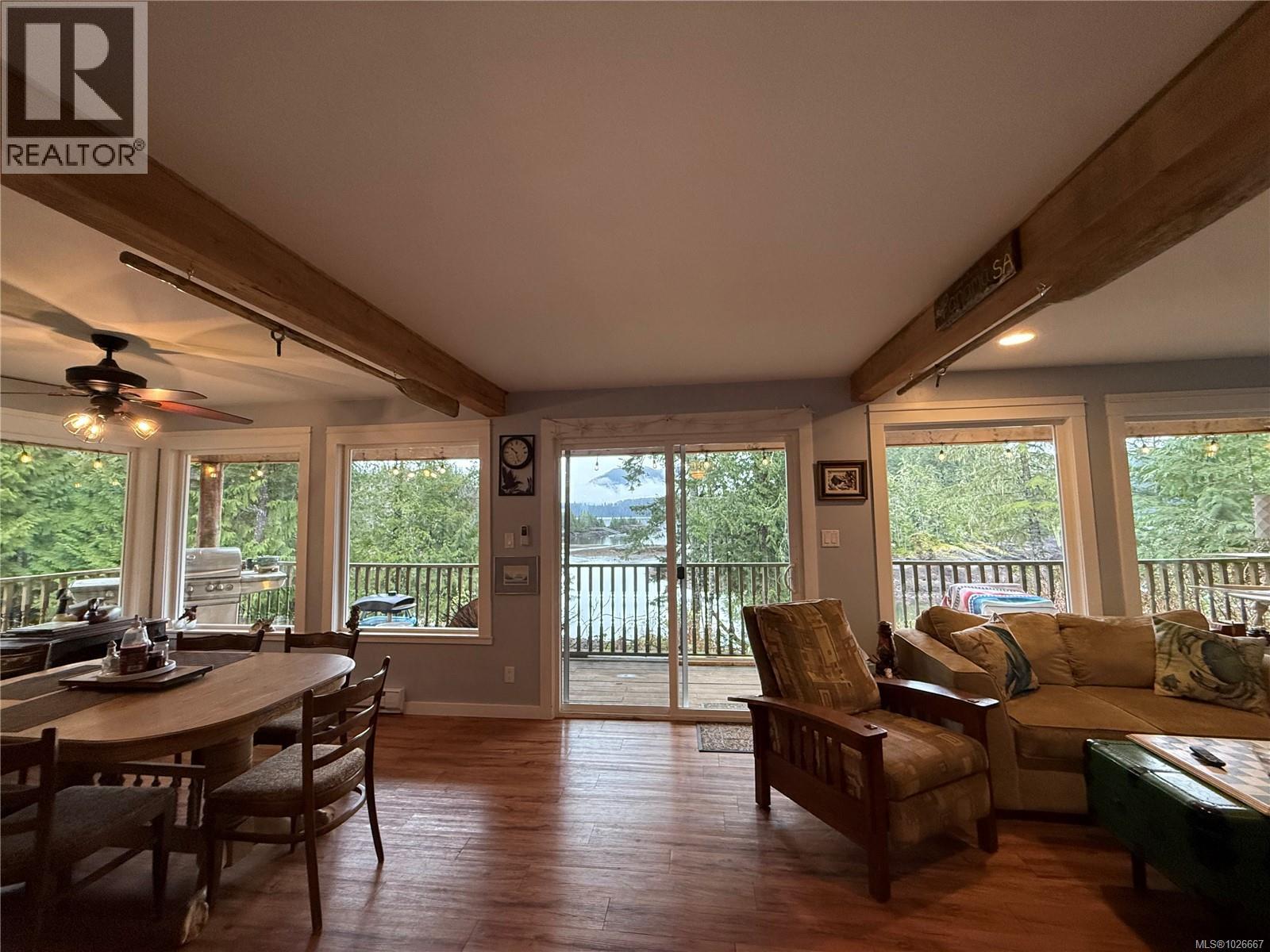435 Quatsino Rd - 11