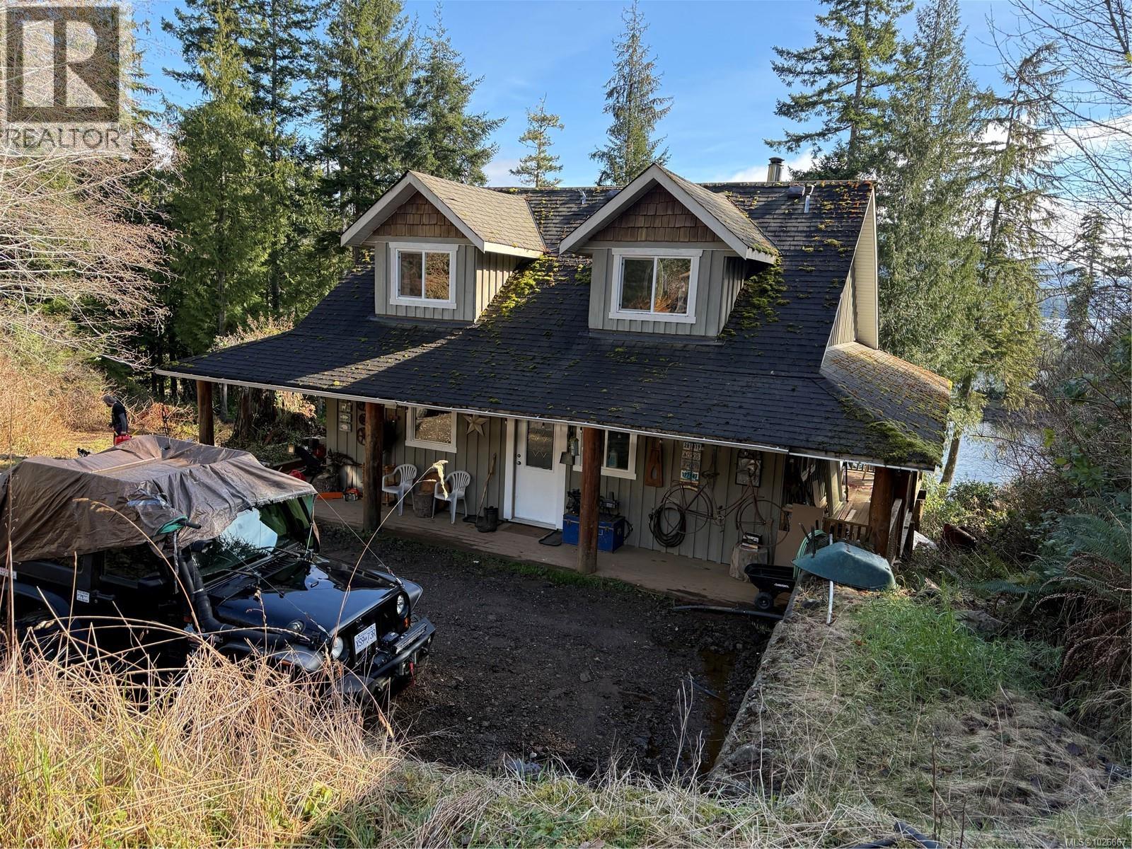 435 Quatsino Rd - 1