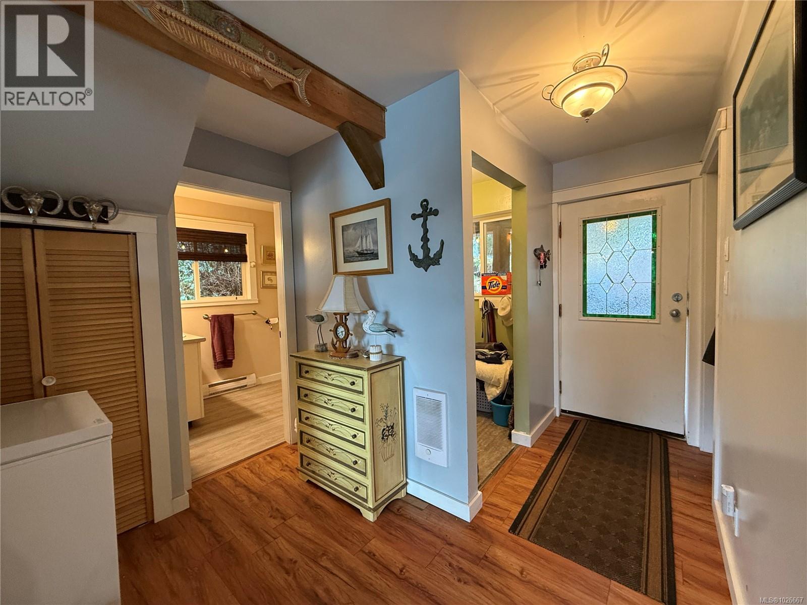 435 Quatsino Rd - 15