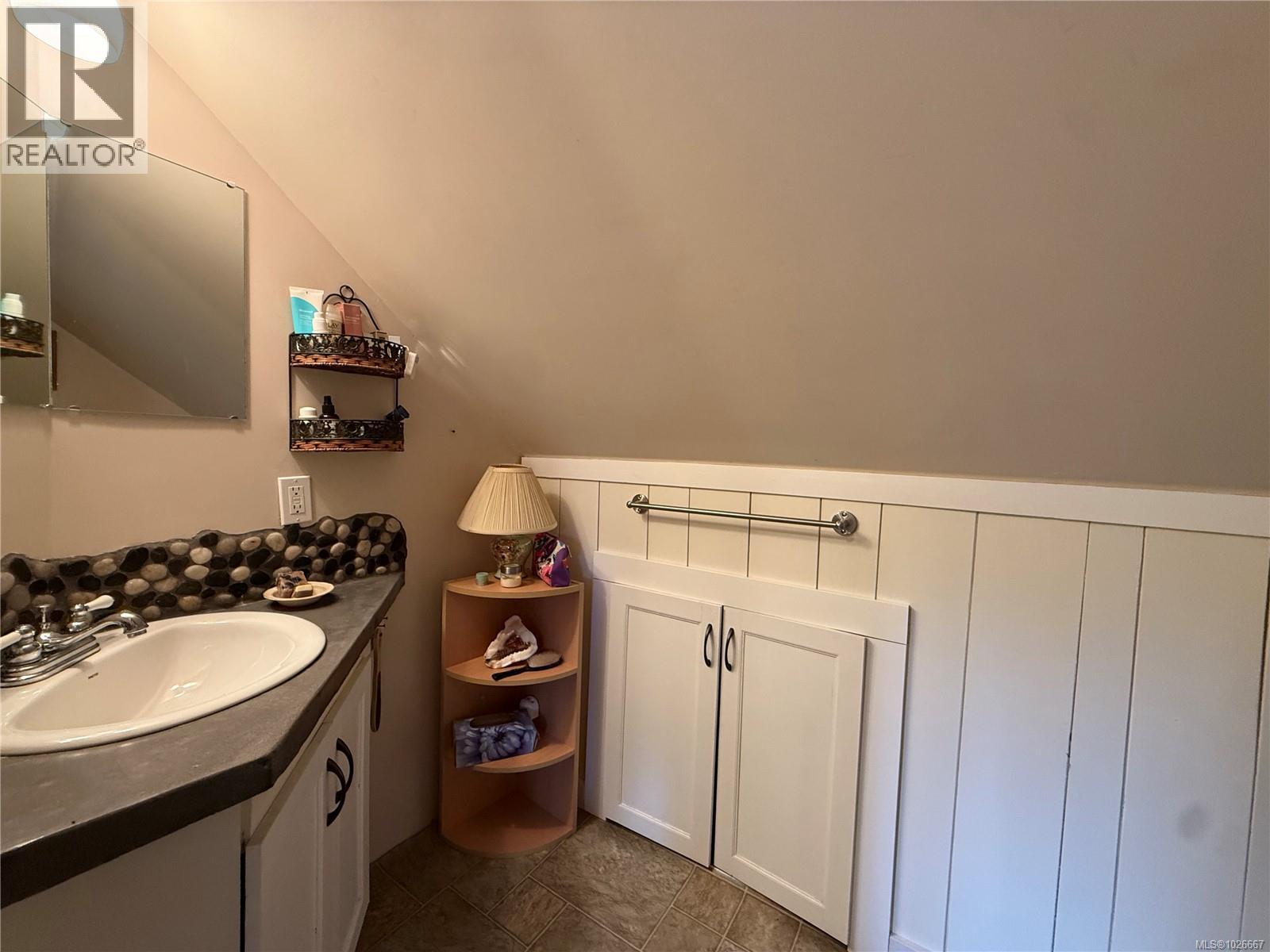 435 QUATSINO RD - 26