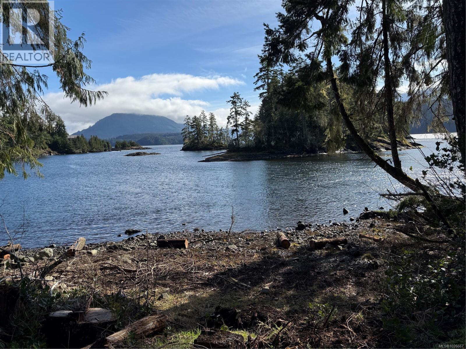 435 Quatsino Rd - 31