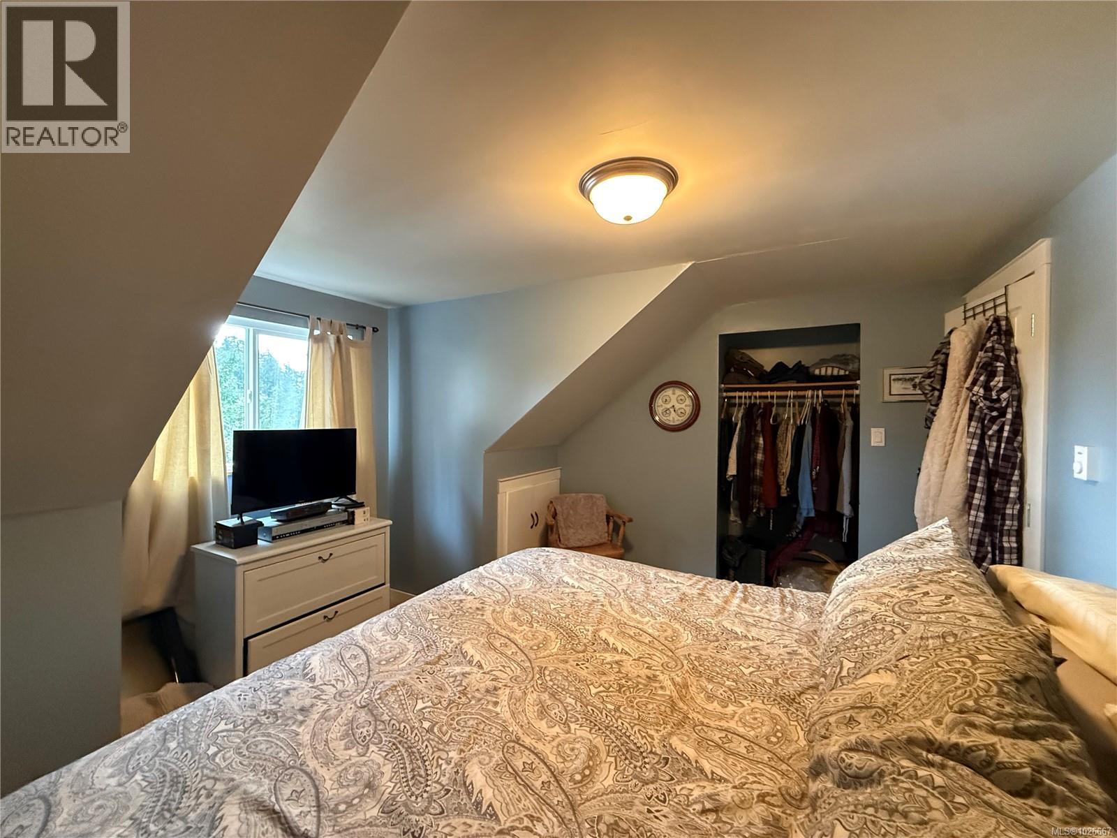 435 Quatsino Rd - 20