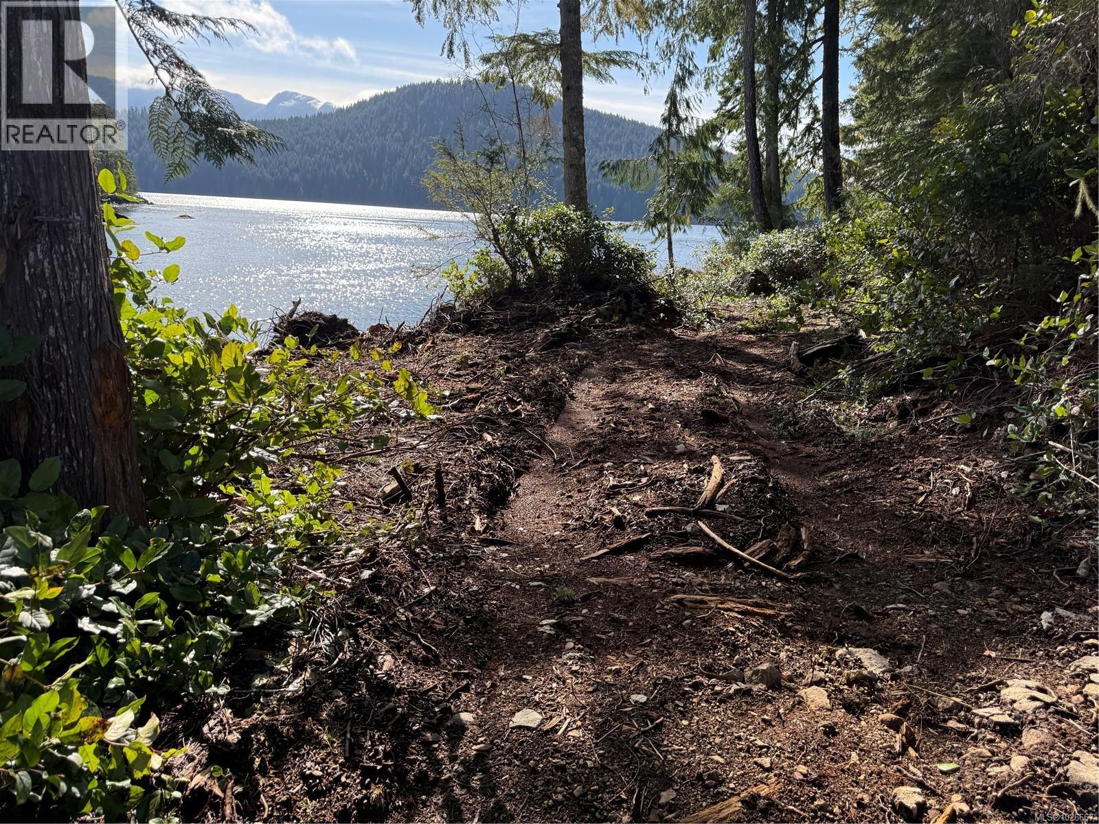 435 QUATSINO RD - 32