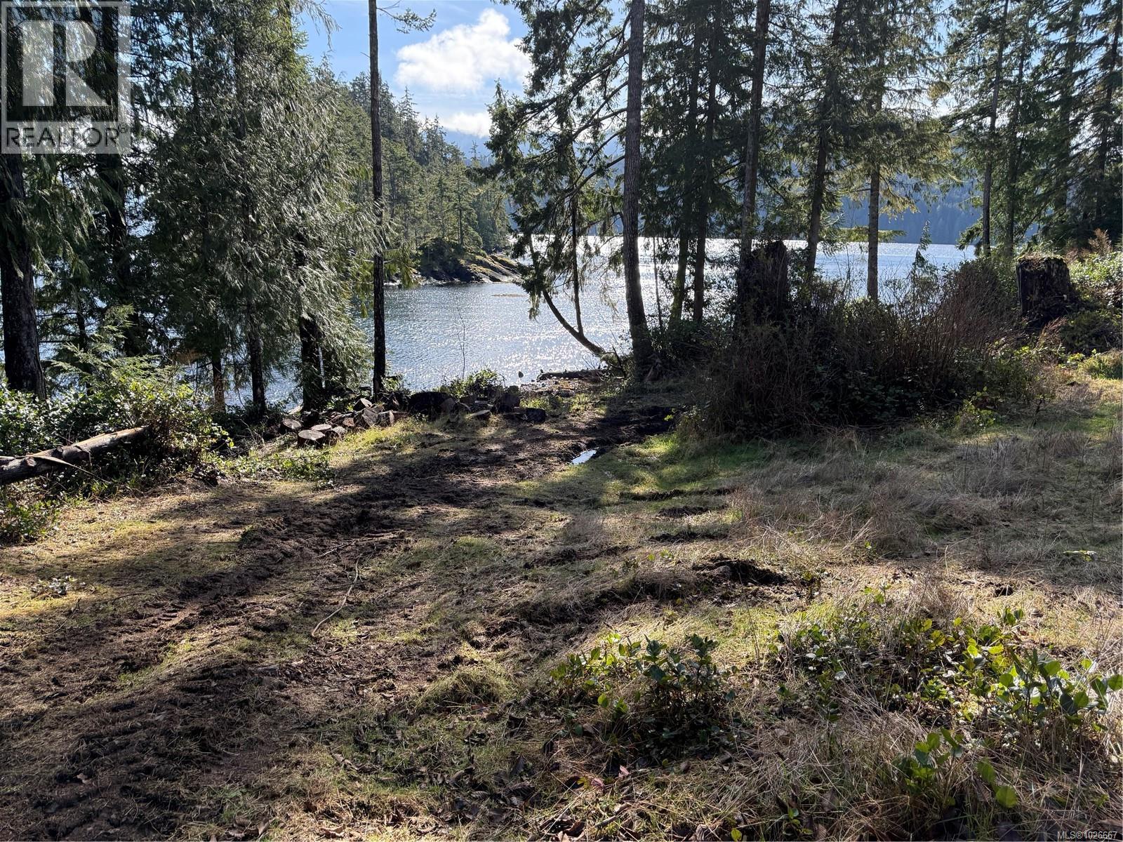 435 Quatsino Rd - 35
