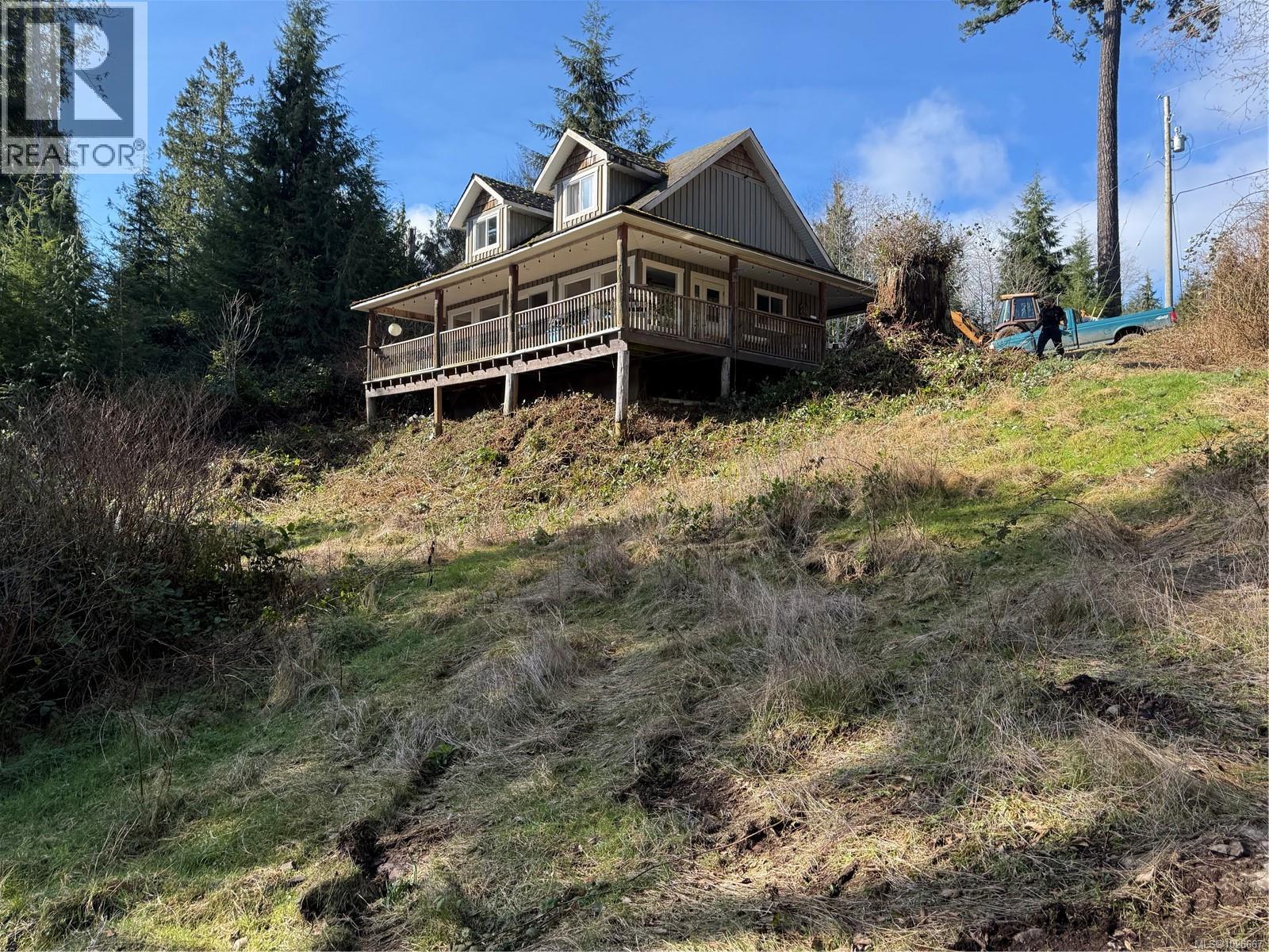 435 Quatsino Rd - 36