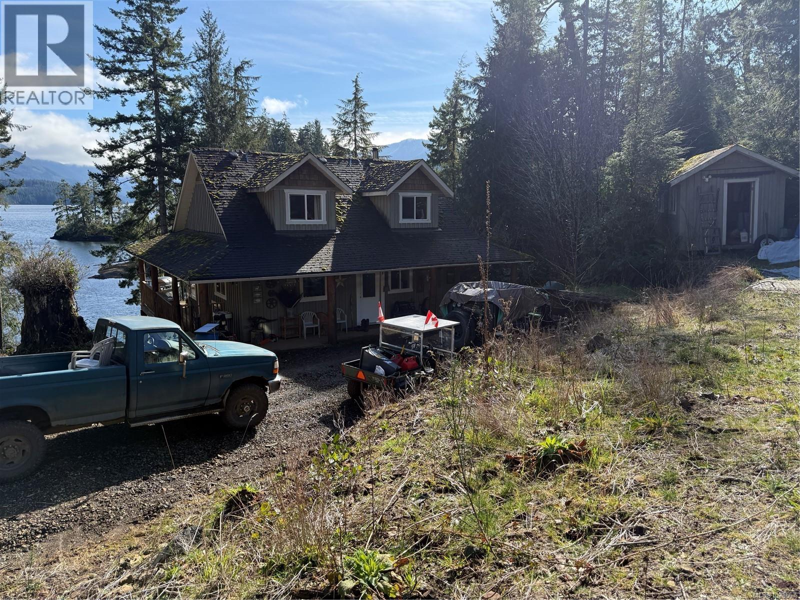 435 Quatsino Rd - 37