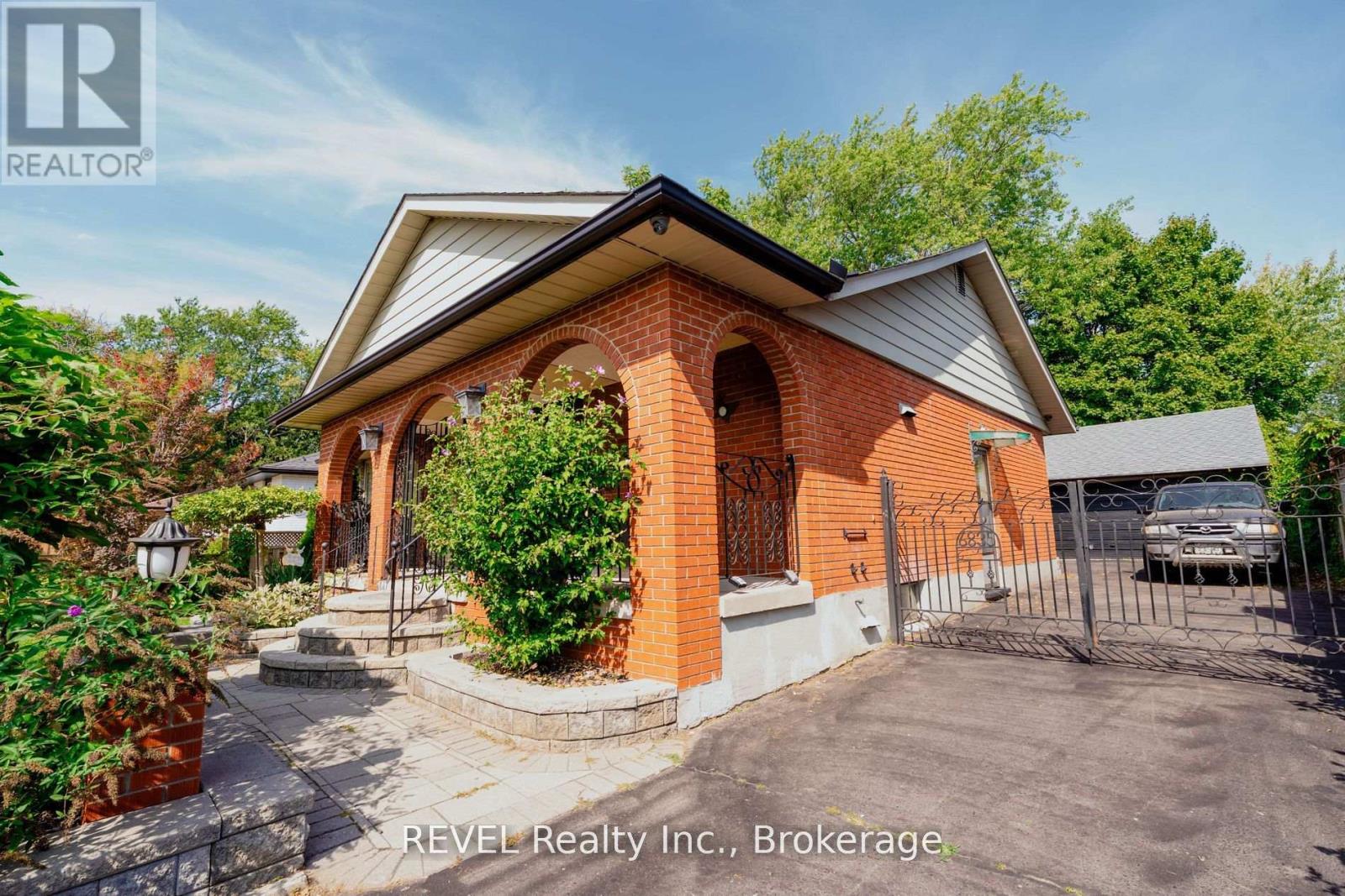 6835 WILLS STREET - Photo 3 of 37, Niagara Falls (Stamford), Ontario