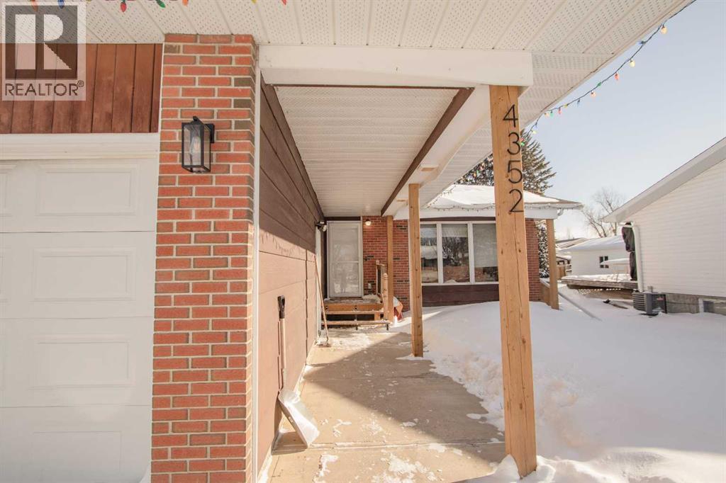 4352 AIRPORT CRESCENT - Photo 2 of 40, Vermilion, Alberta