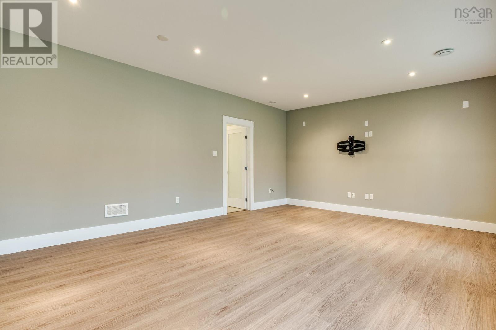 Property 33 of 47 of 66 Hadley Crescent