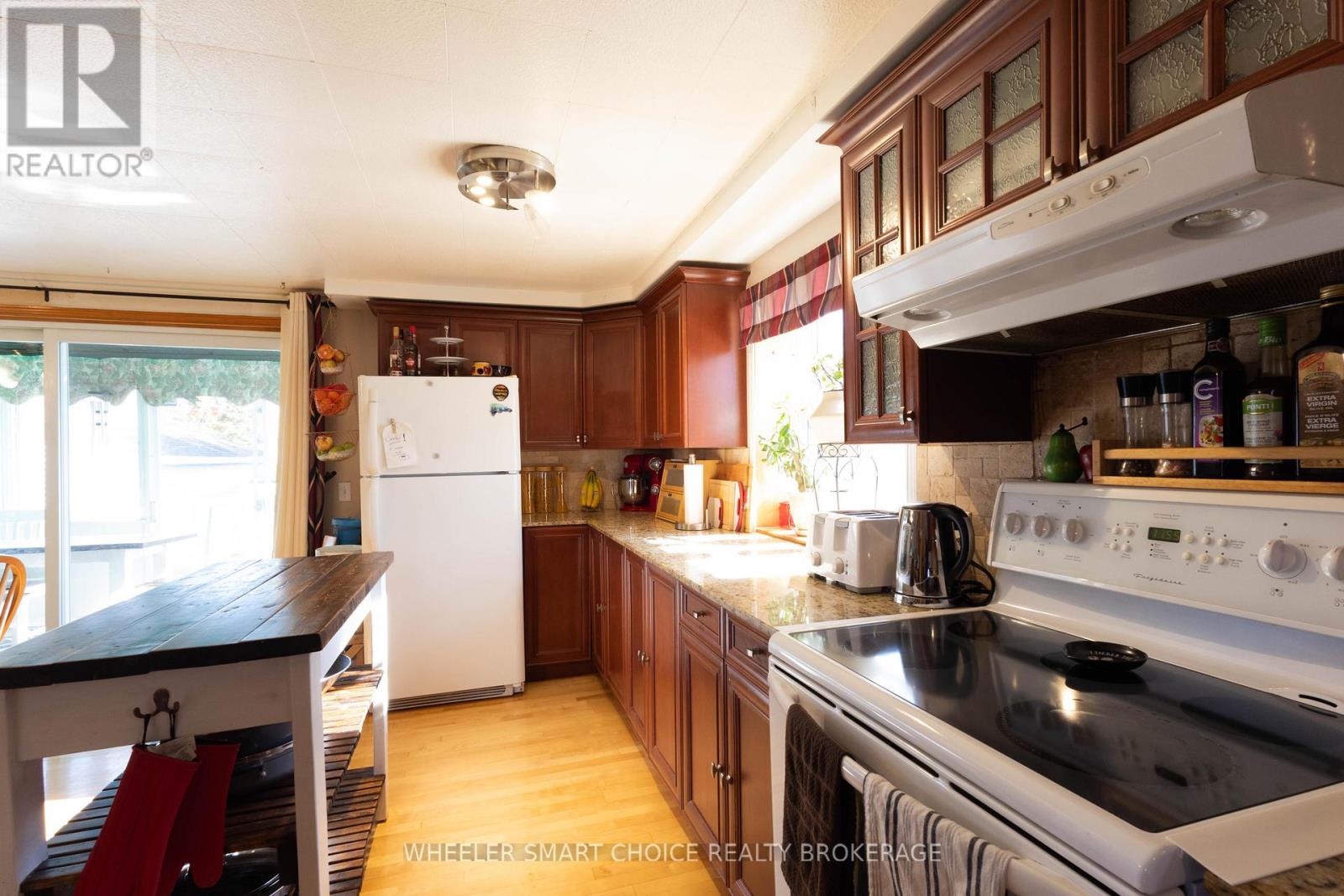 40 ST LAURENT AVENUE - 11