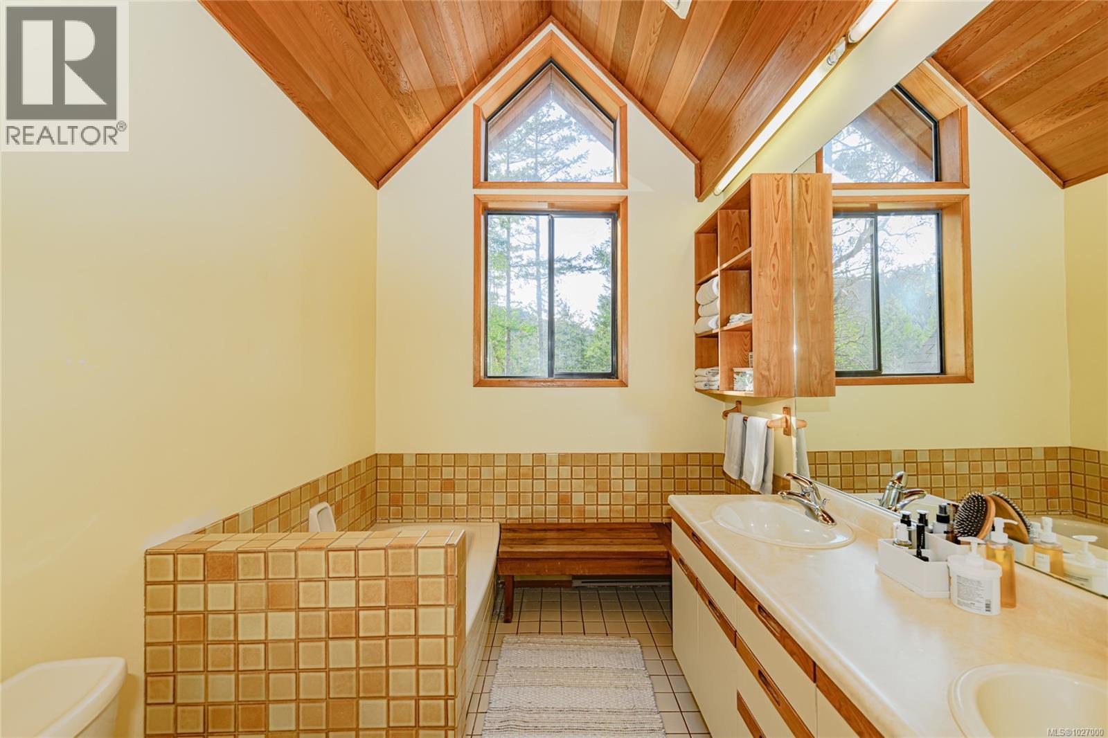  392 Langs Road, Salt Spring