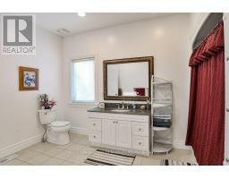 2411 Hwy. 118 E. Highway, Bracebridge, ON P1L1X1 Photo 18