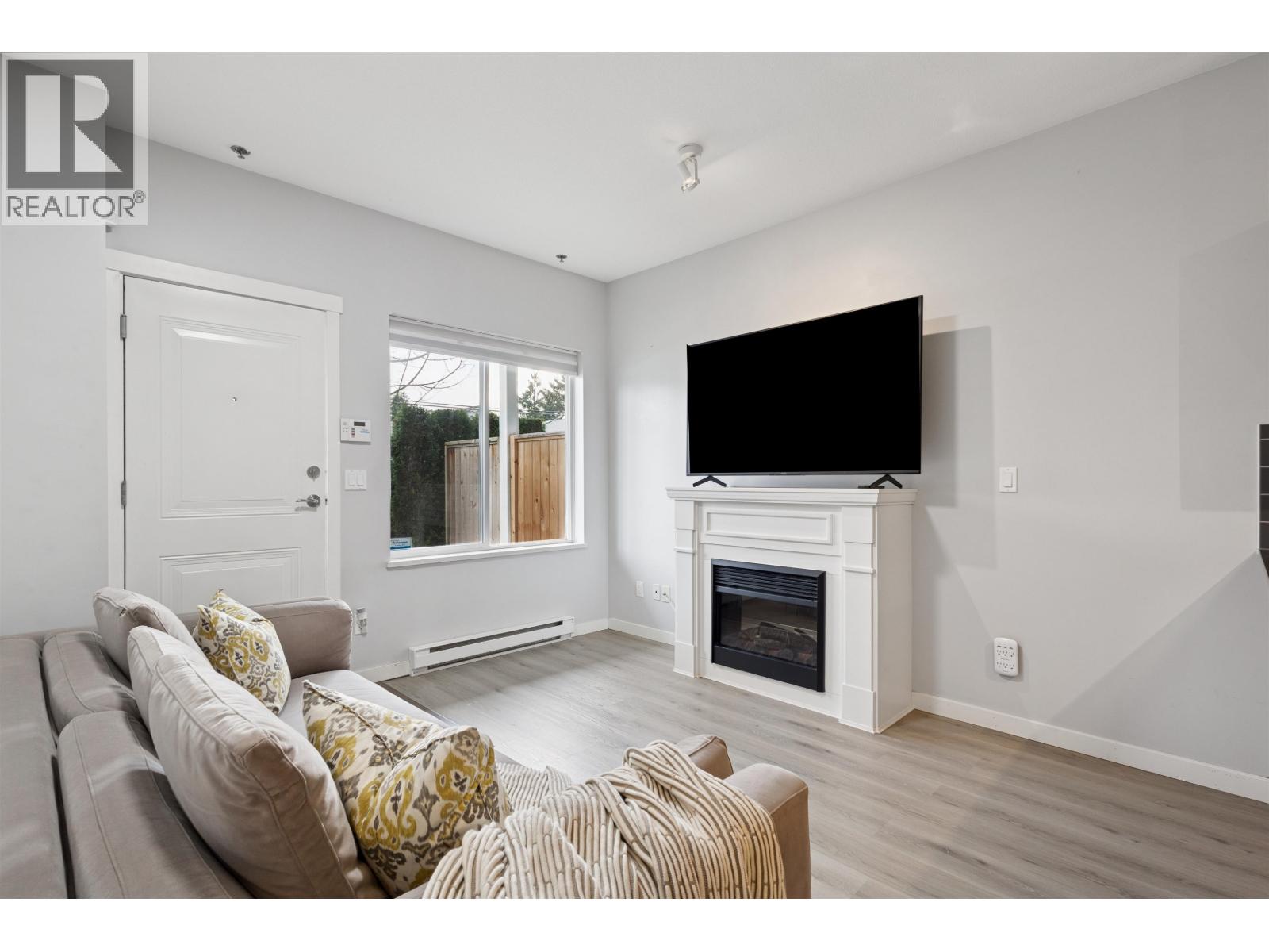 201 1661 FRASER AVENUE, Port Coquitlam