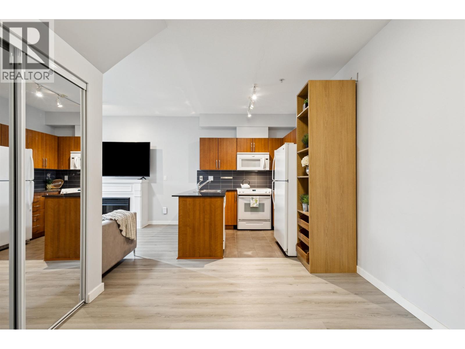 201 1661 FRASER AVENUE, Port Coquitlam