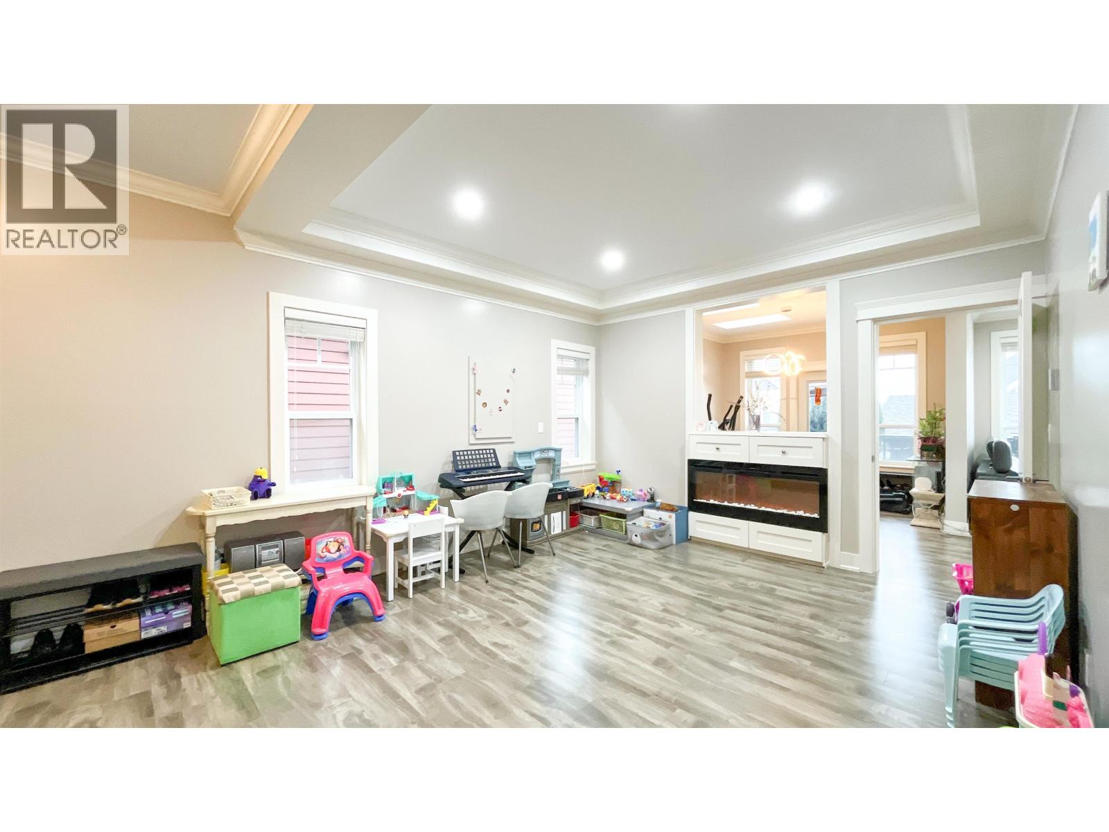 101 910 DELESTRE AVENUE, Coquitlam