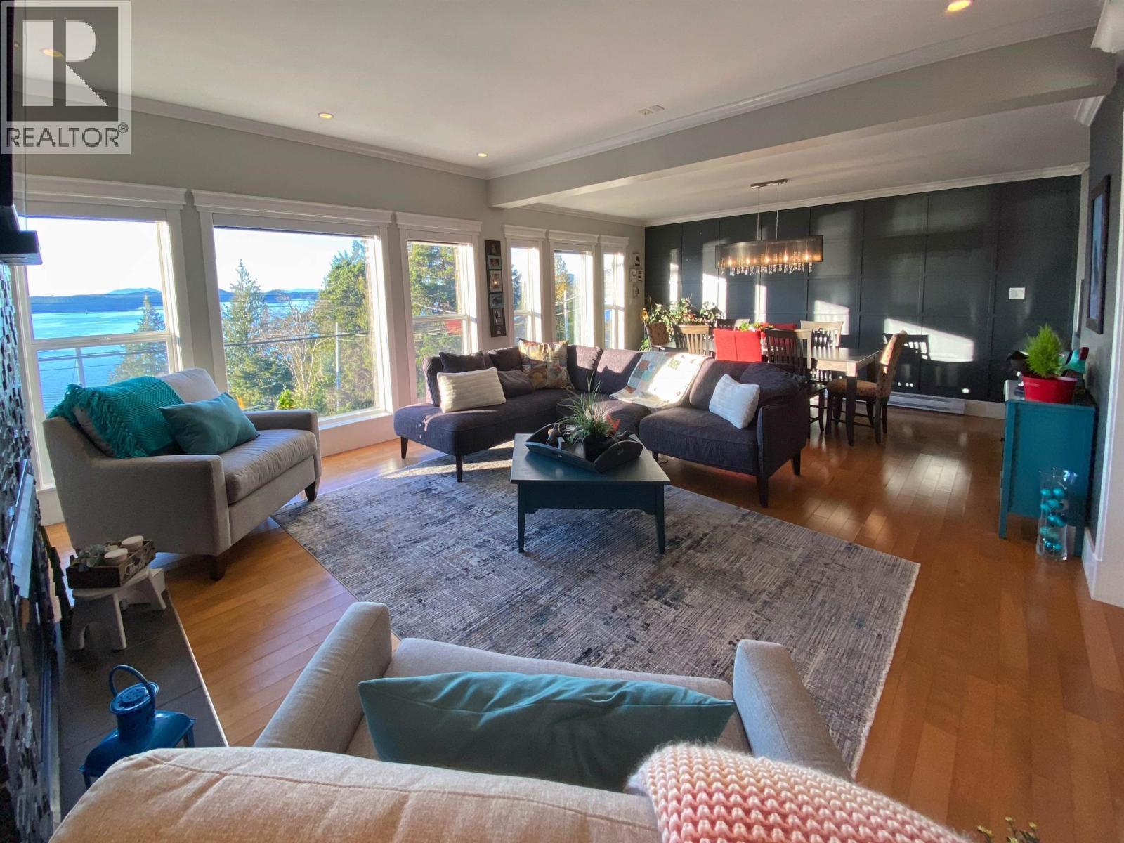 2129 GRAHAM AVENUE - 11