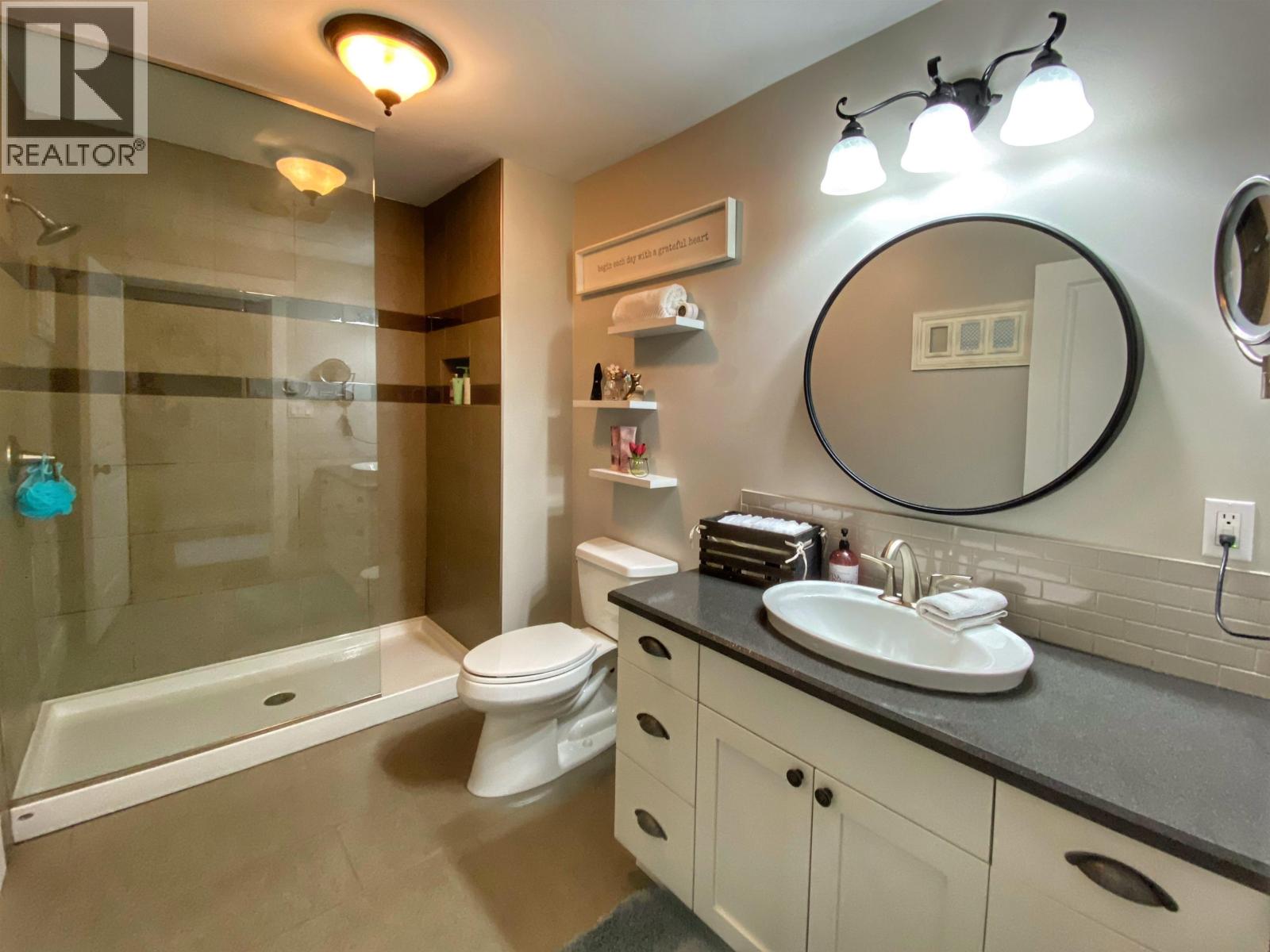2129 GRAHAM AVENUE - 30