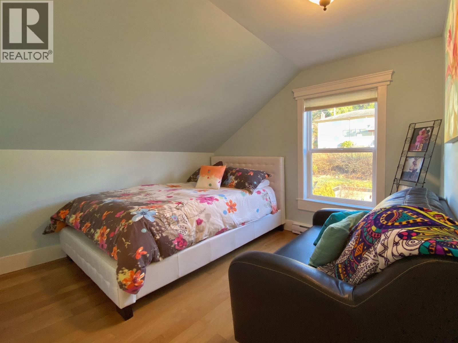 2129 GRAHAM AVENUE - 25