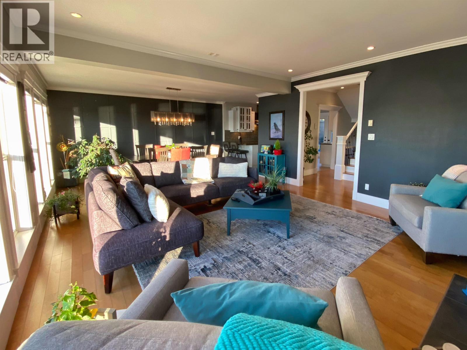 2129 GRAHAM AVENUE - 9