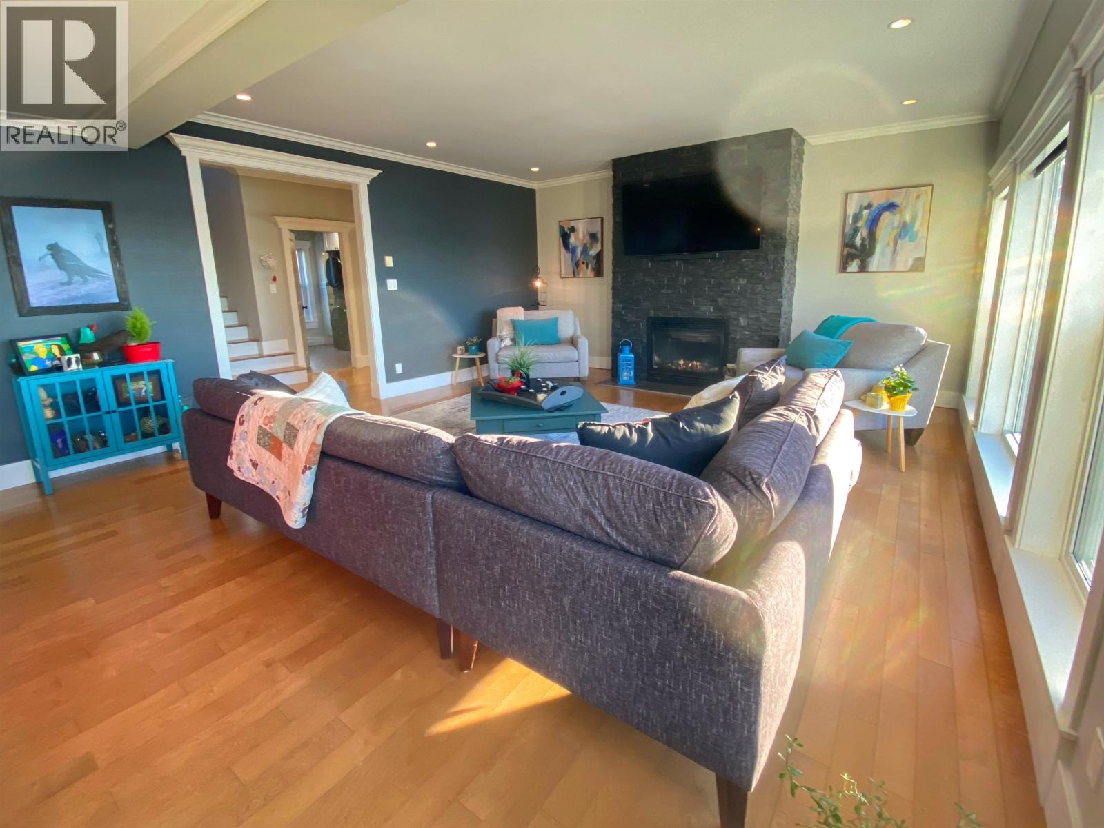 2129 GRAHAM AVENUE - 10