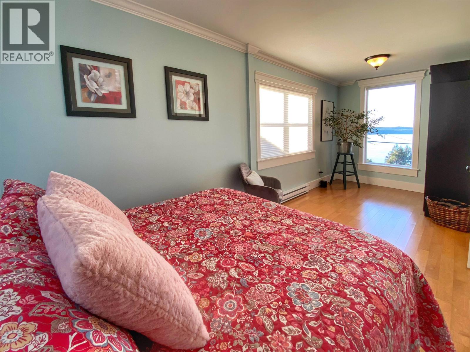 2129 GRAHAM AVENUE - 22