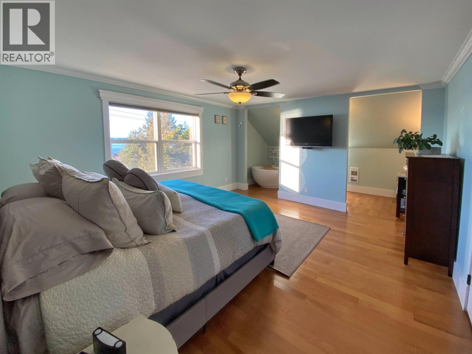 2129 GRAHAM AVENUE - 19