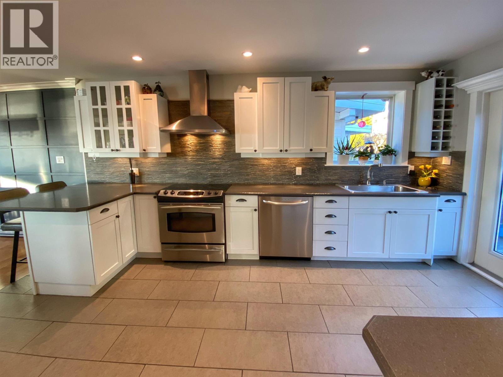 2129 GRAHAM AVENUE - 6