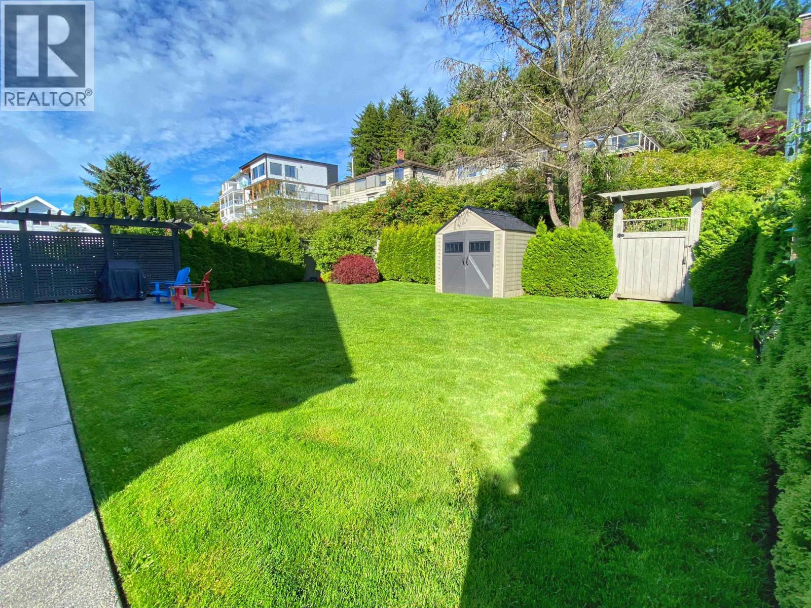 2129 GRAHAM AVENUE - 34