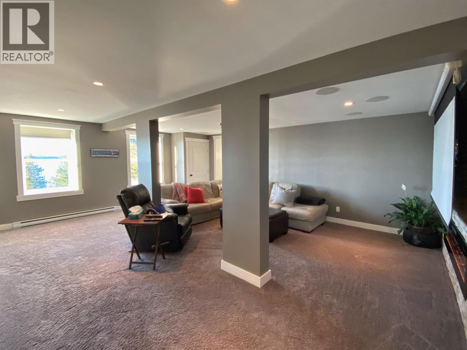 2129 GRAHAM AVENUE - 18